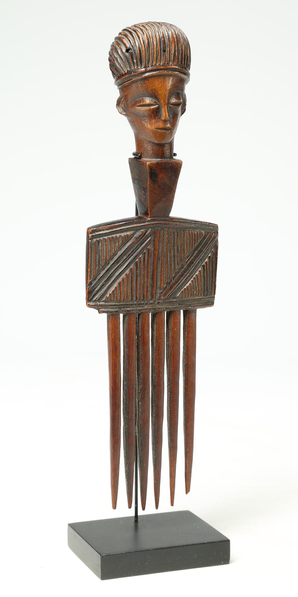 Congolese Finely Carved Wood Luena Comb, Great Hair Early 20th Century African Tribal Art For Sale
