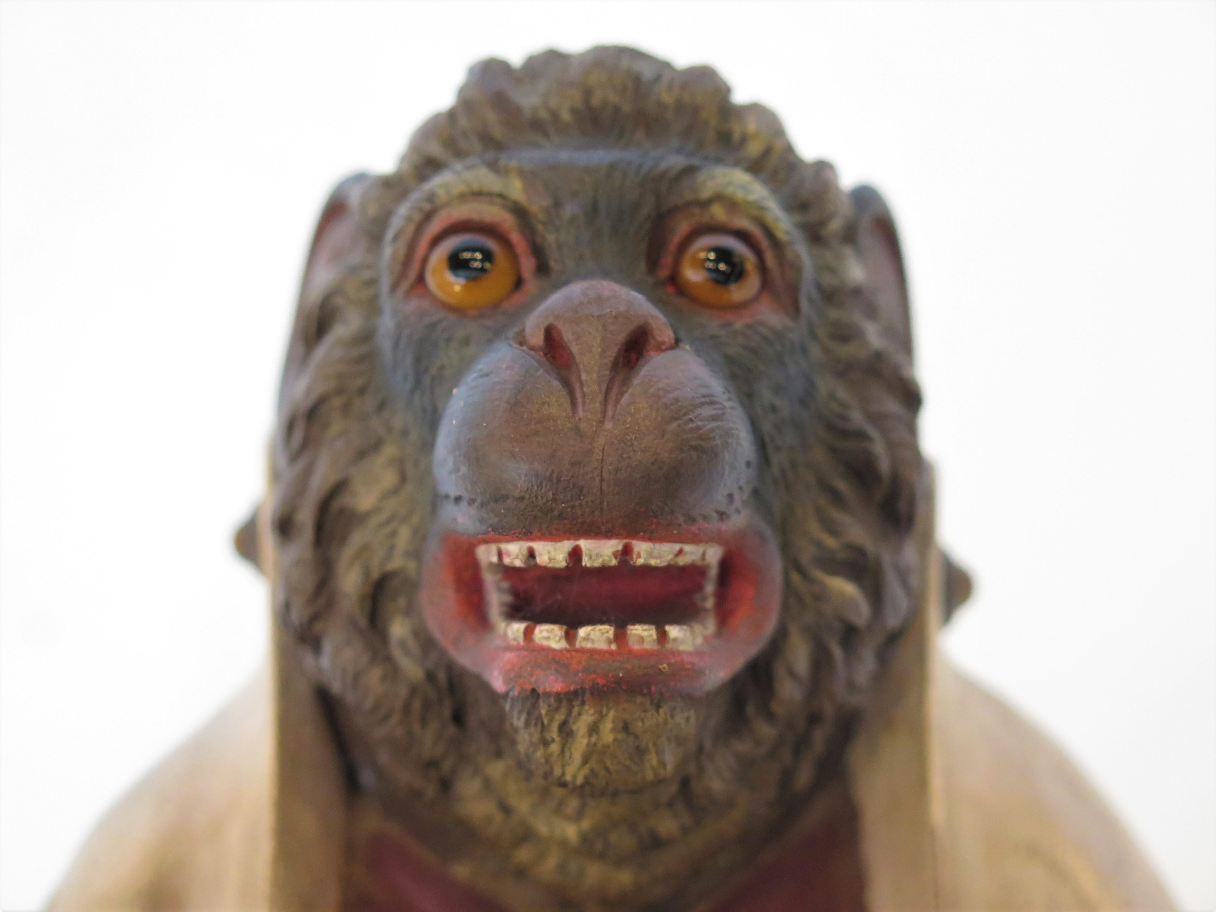 Finely Carved Wooden Monkey Butler / Servant  For Sale 2