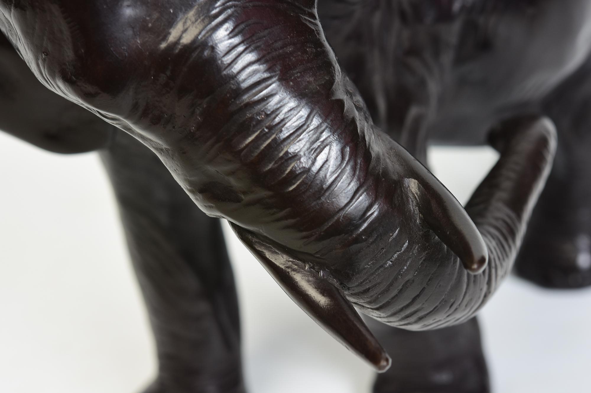 Statua asiatica di elefante da passeggio in bronzo finemente fusa in vendita 2