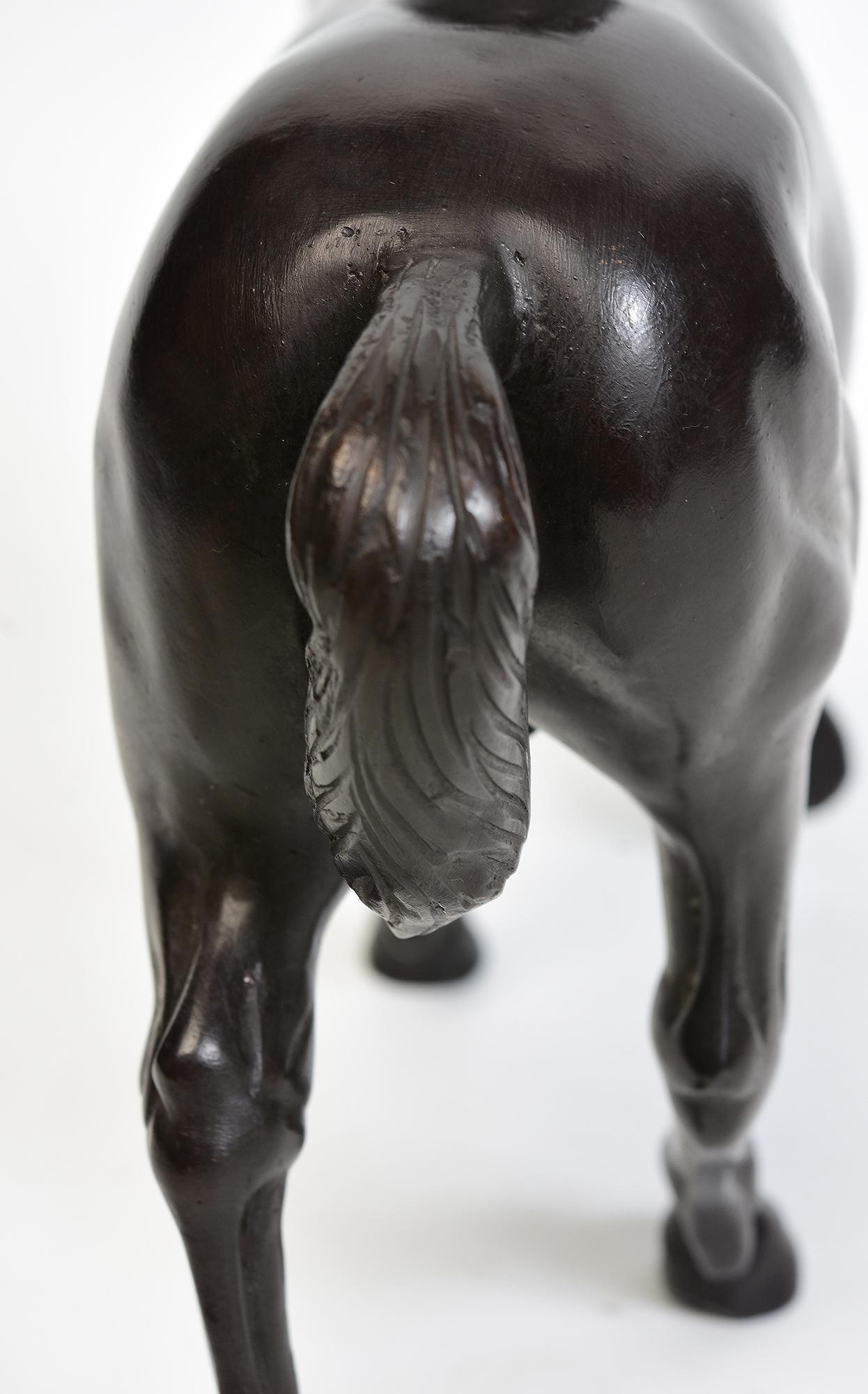 Bronzo Statua animale di cavallo da passeggio in bronzo asiatico finemente fuso in vendita