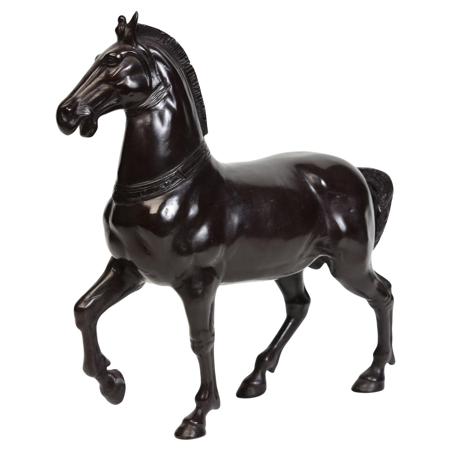 Estatua animal de caballo andante de bronce asiático finamente fundido