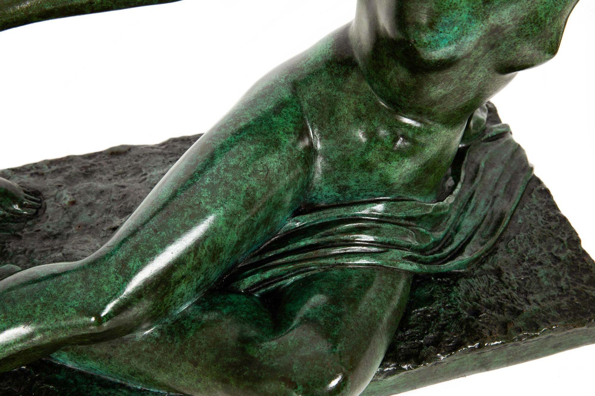 Escultura francesa Art Decó de bronce finamente fundido 