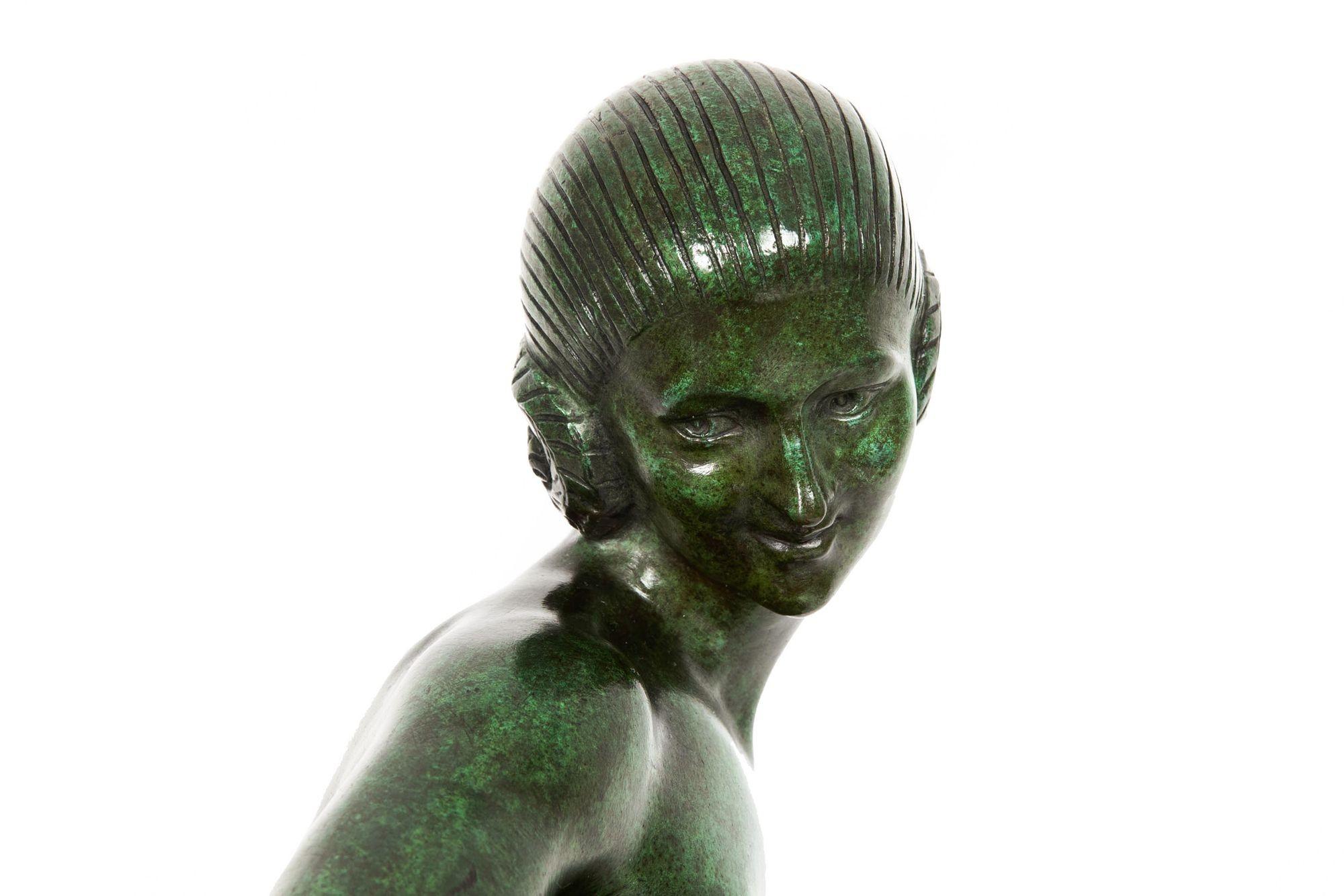 Escultura francesa Art Decó de bronce finamente fundido 