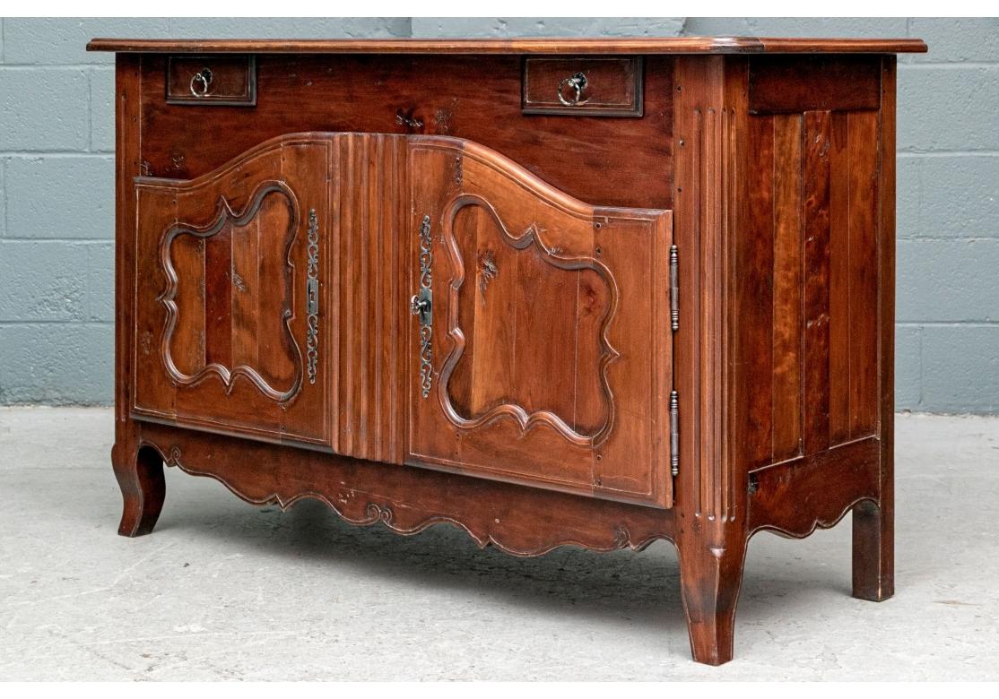 Buffet in stile rustico francese finemente lavorato in vendita 3