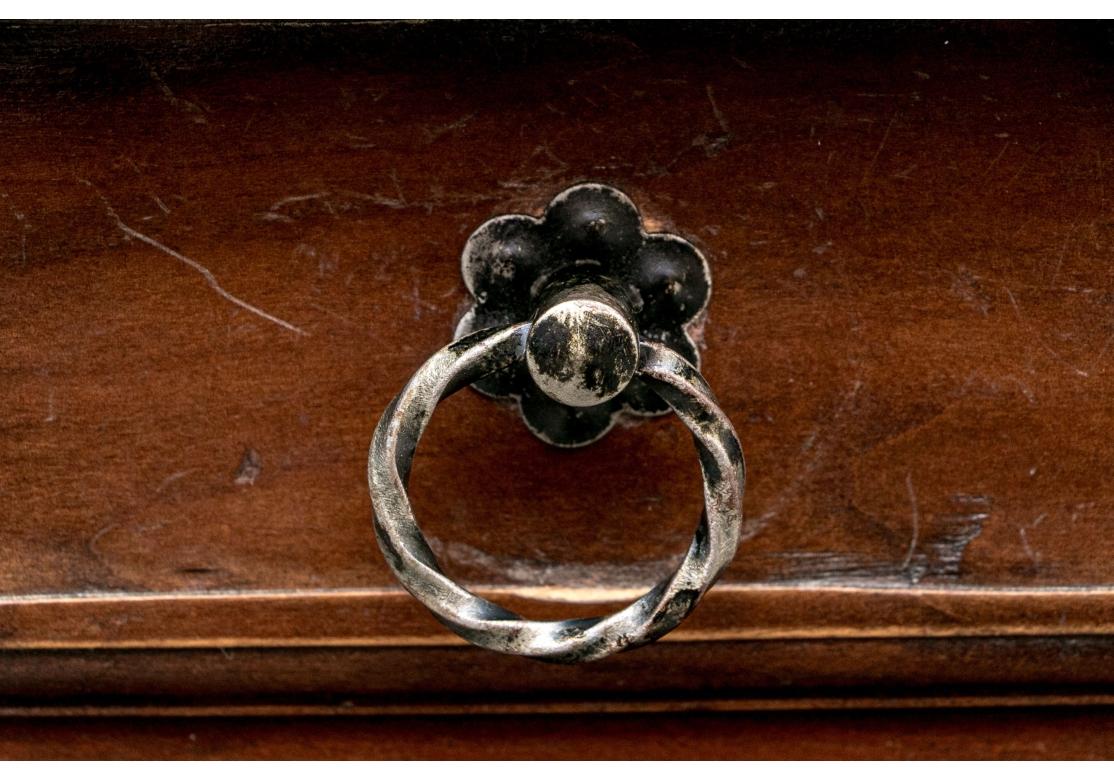 Intagliato Buffet in stile rustico francese finemente lavorato in vendita