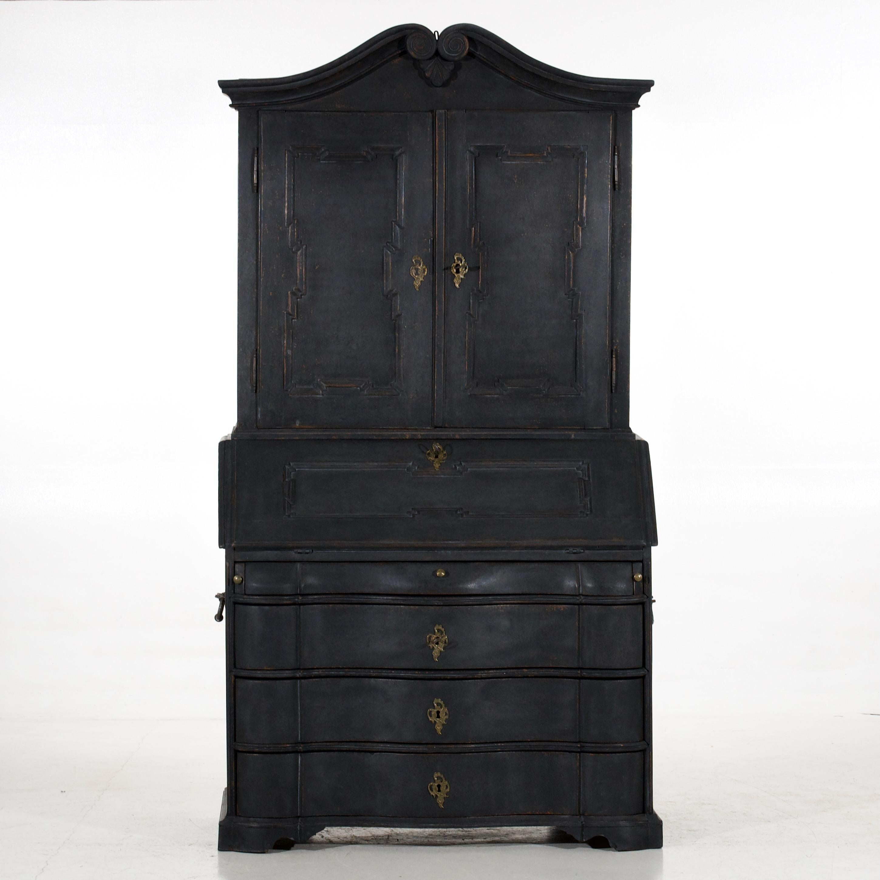Finely Crafted Two-Part Bureau, circa 1750 For Sale 3