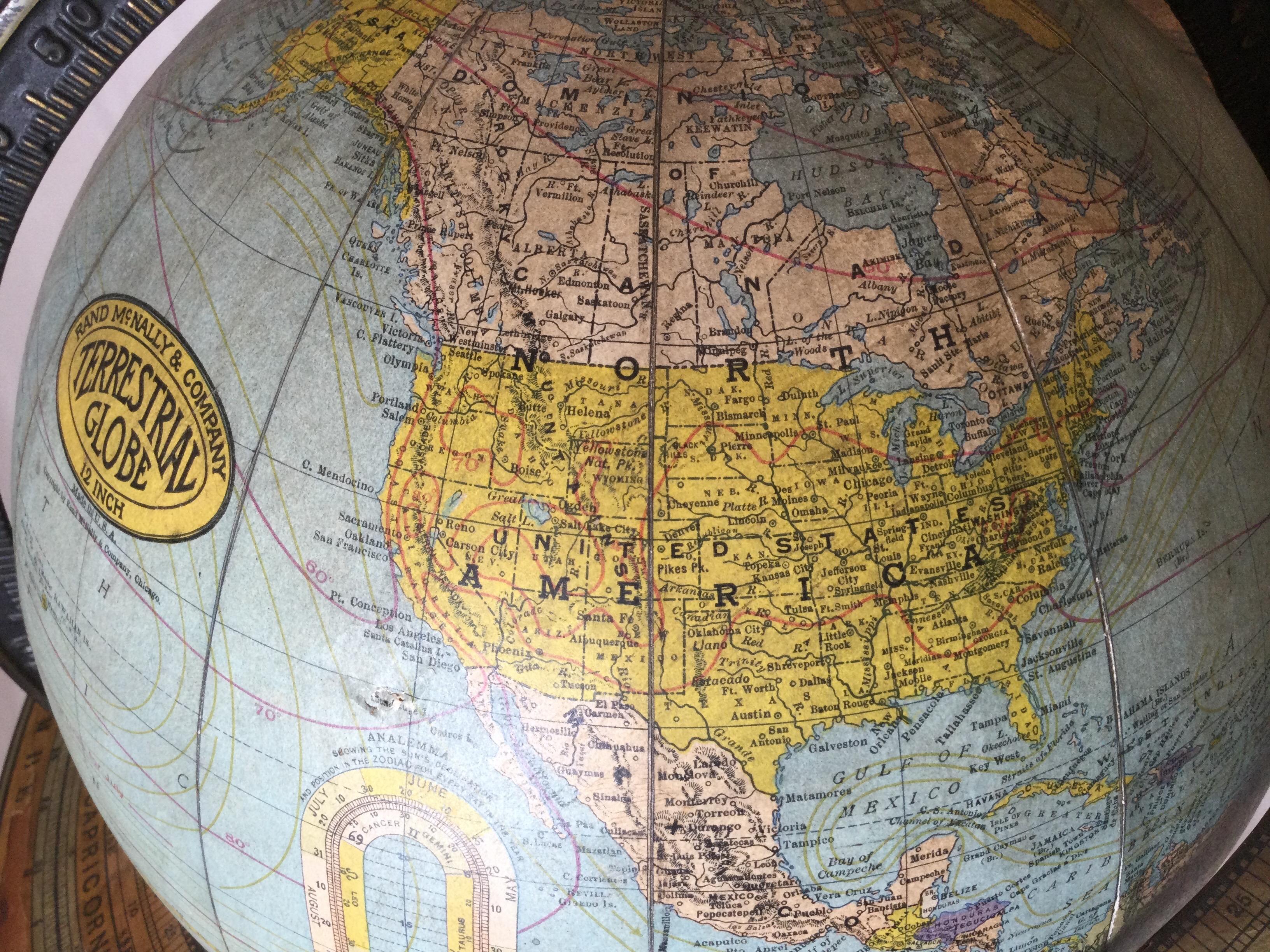 Globe terrestre ancien de table Rand McNally & Co finement détaillé Bon état à Lambertville, NJ