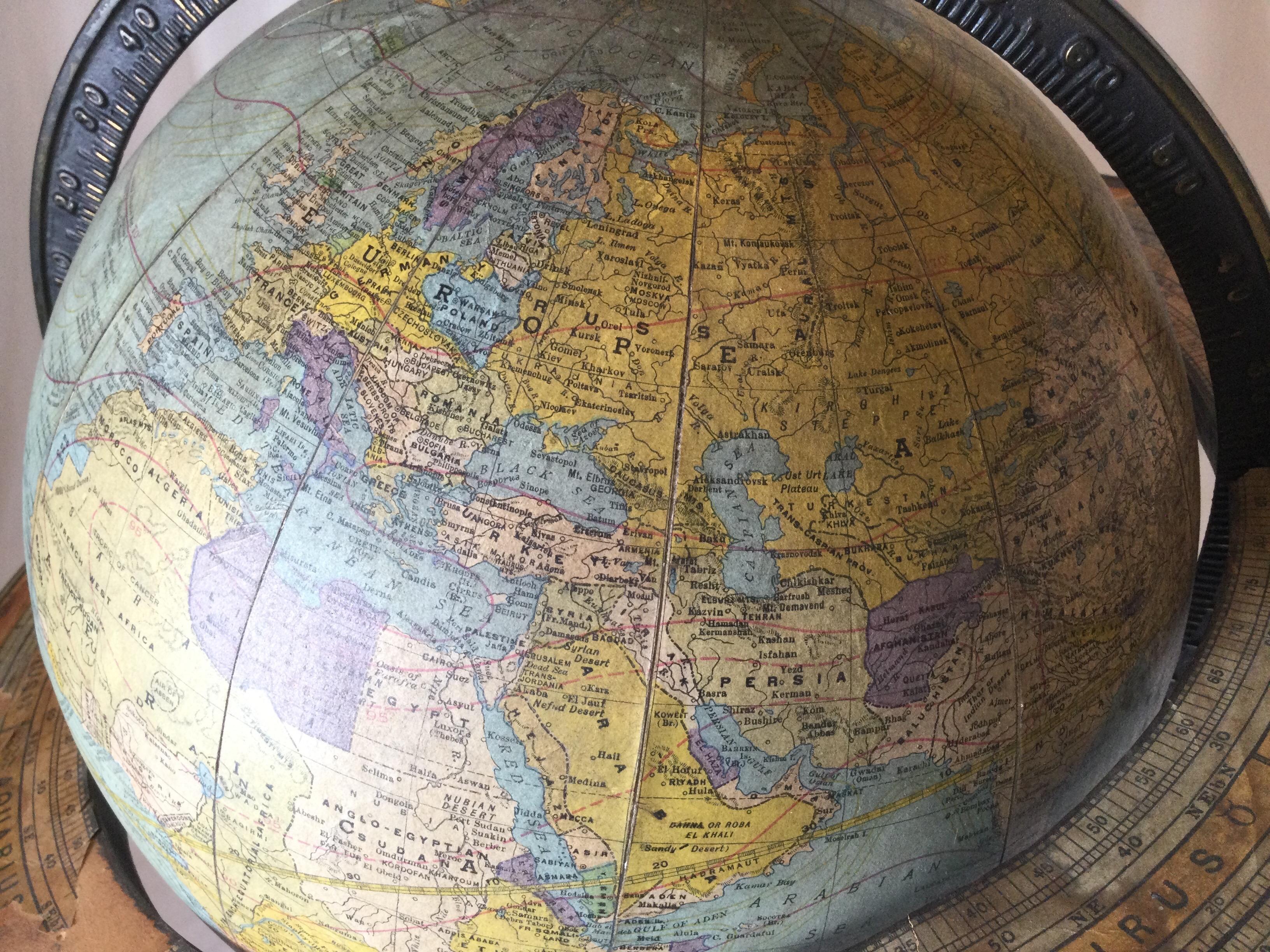 20ième siècle Globe terrestre ancien de table Rand McNally & Co finement détaillé