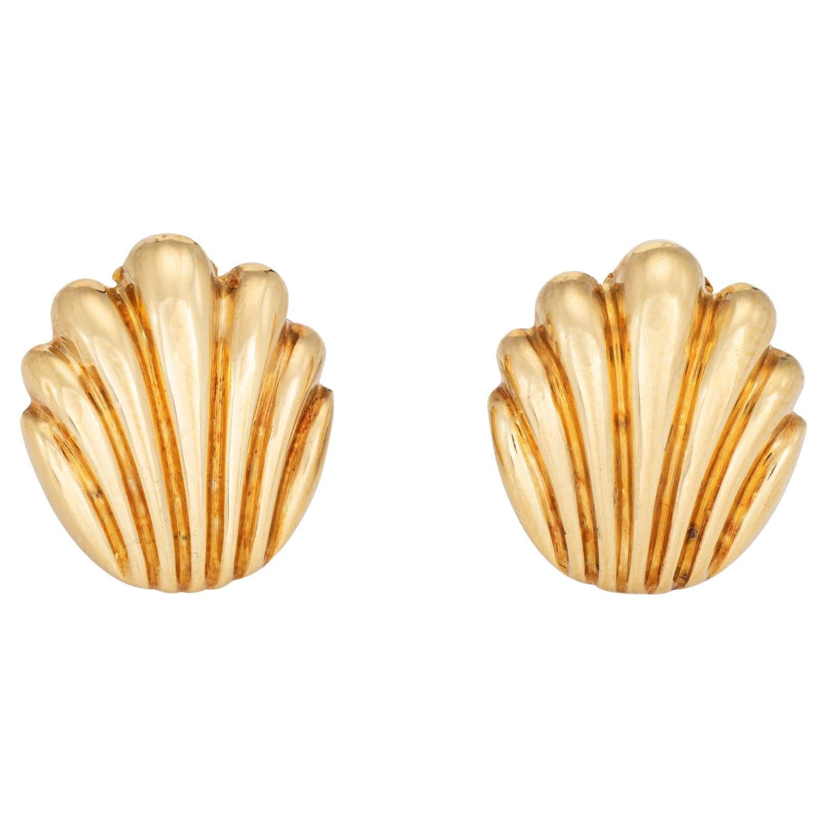 Fein detailliertes Paar Muschelohrringe im Vintage-Stil von Tiffany & Co. aus 18-karätigem Gelb.