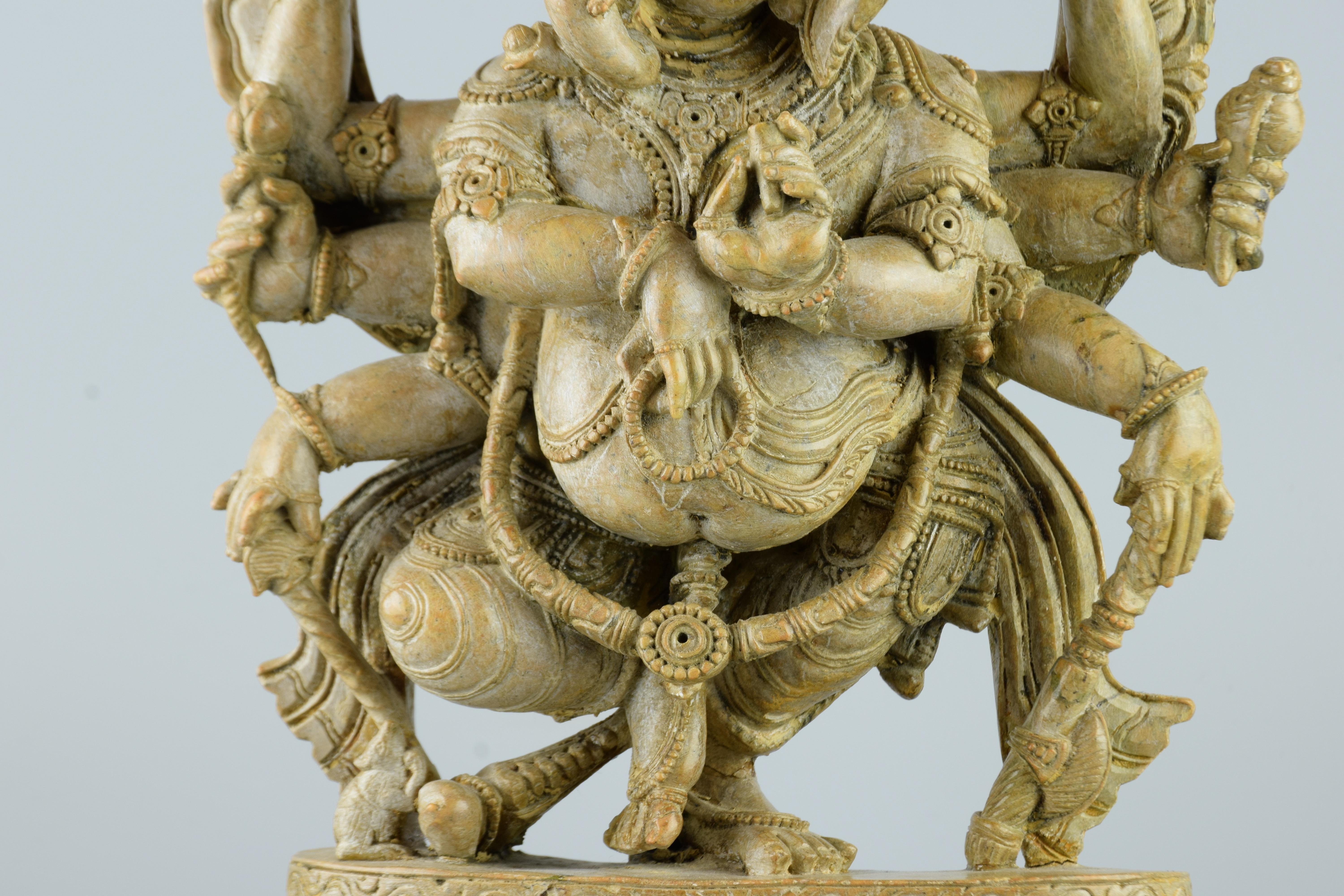 Indiano Scultura in pietra ollare di Ganesh finemente eseguita, XIX secolo in vendita