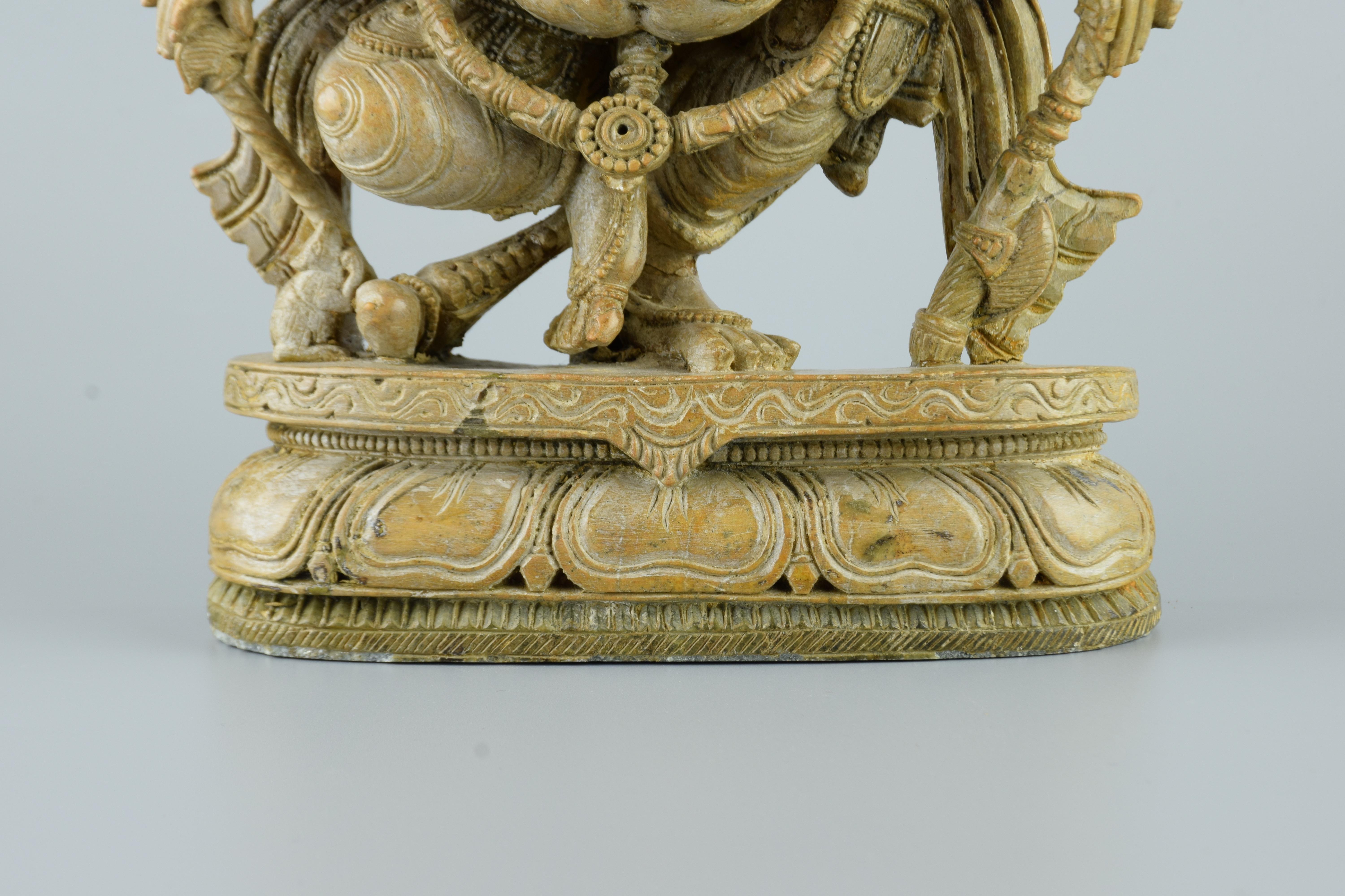 Scultura in pietra ollare di Ganesh finemente eseguita, XIX secolo In condizioni buone in vendita a Prato, IT