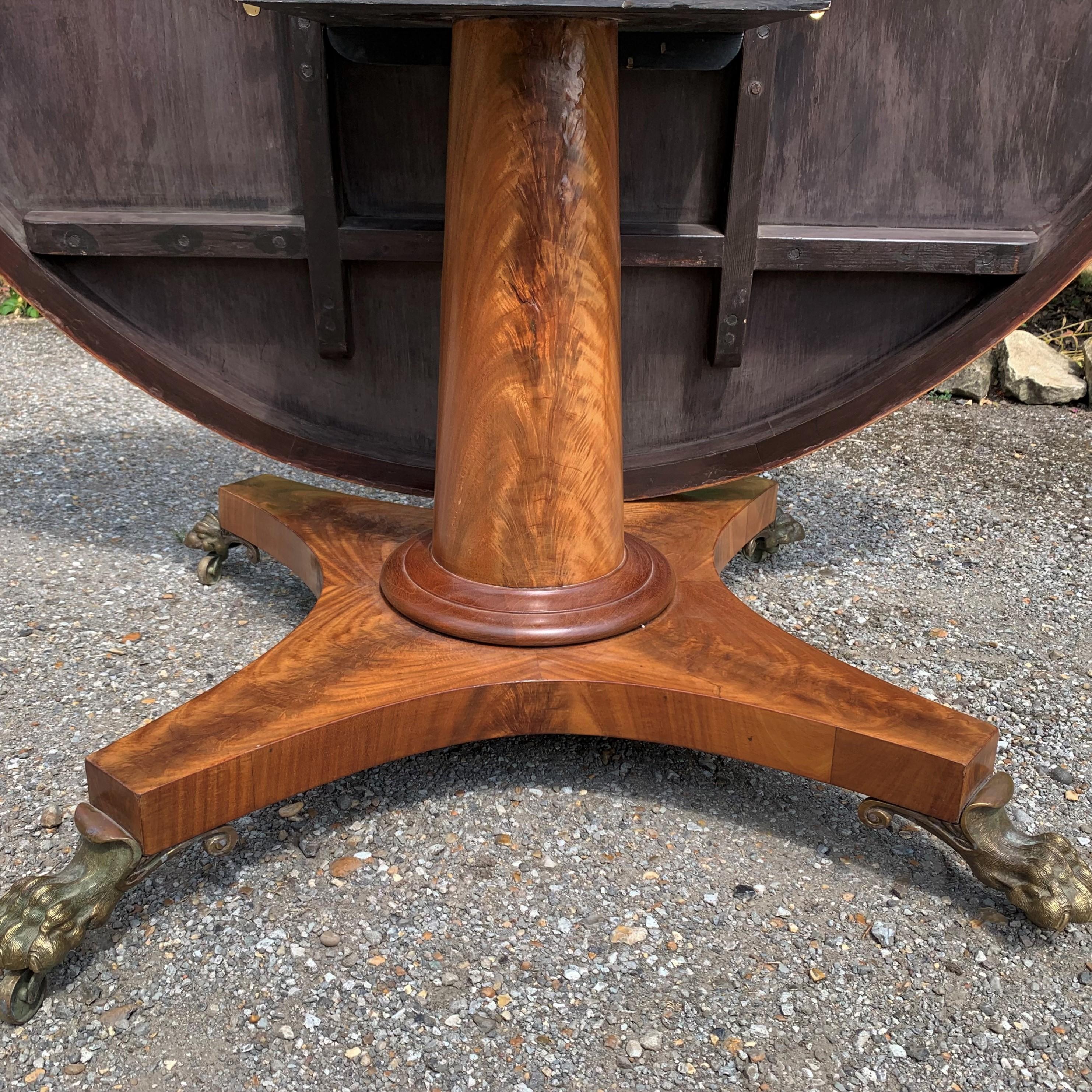 Finely Figured Mahogany Segmented Top Centre Table For Sale 3