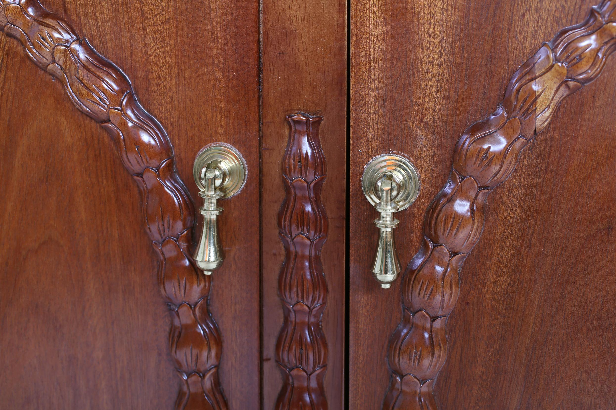 Finely Hand Carved Mahogany Wood Server / Sideboard For Sale 2