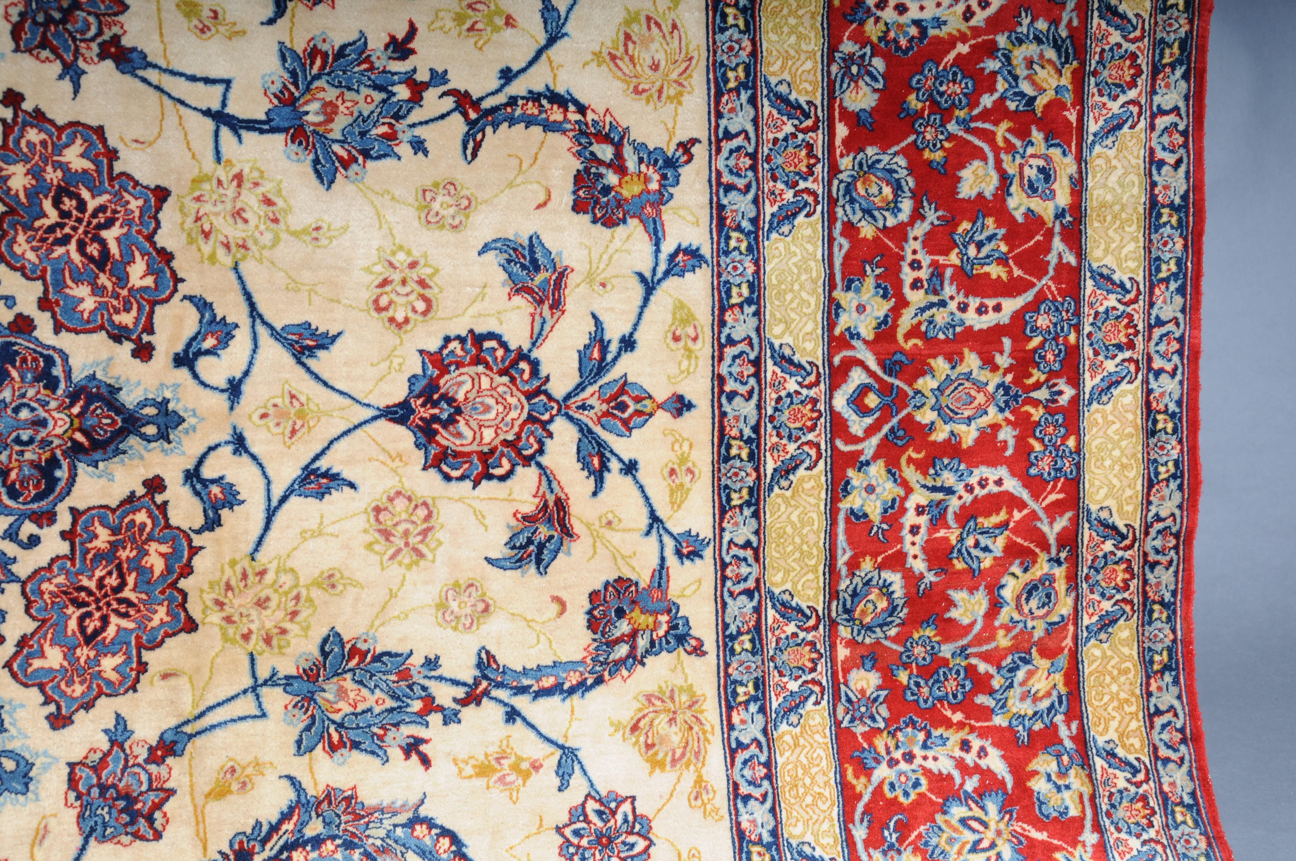 Fein geknüpfter luxuriöser Isfahan-Seidenteppich mit Seide. im Angebot 7