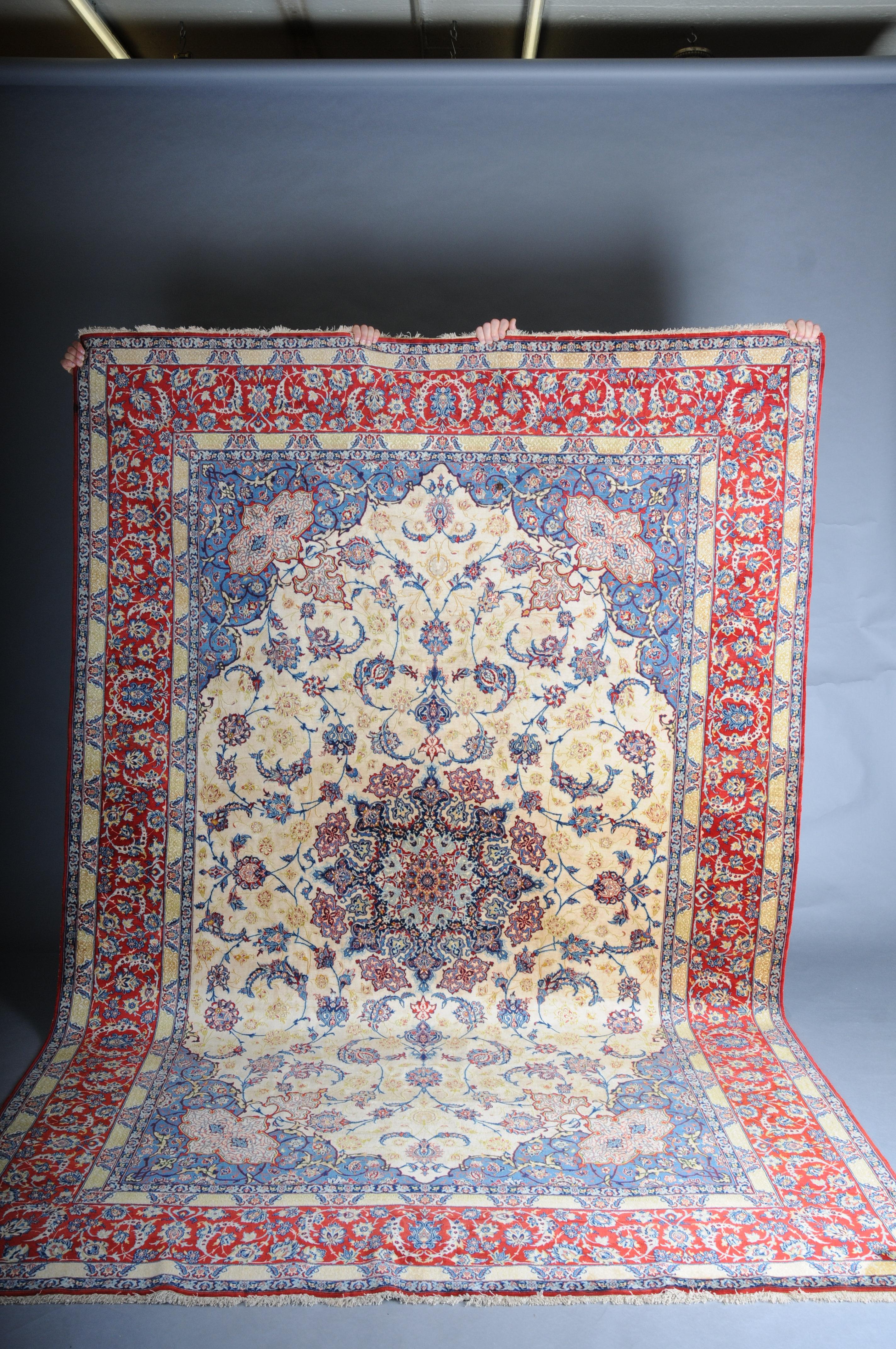 Fein geknüpfter luxuriöser Isfahan-Seidenteppich mit Seide. (20. Jahrhundert) im Angebot