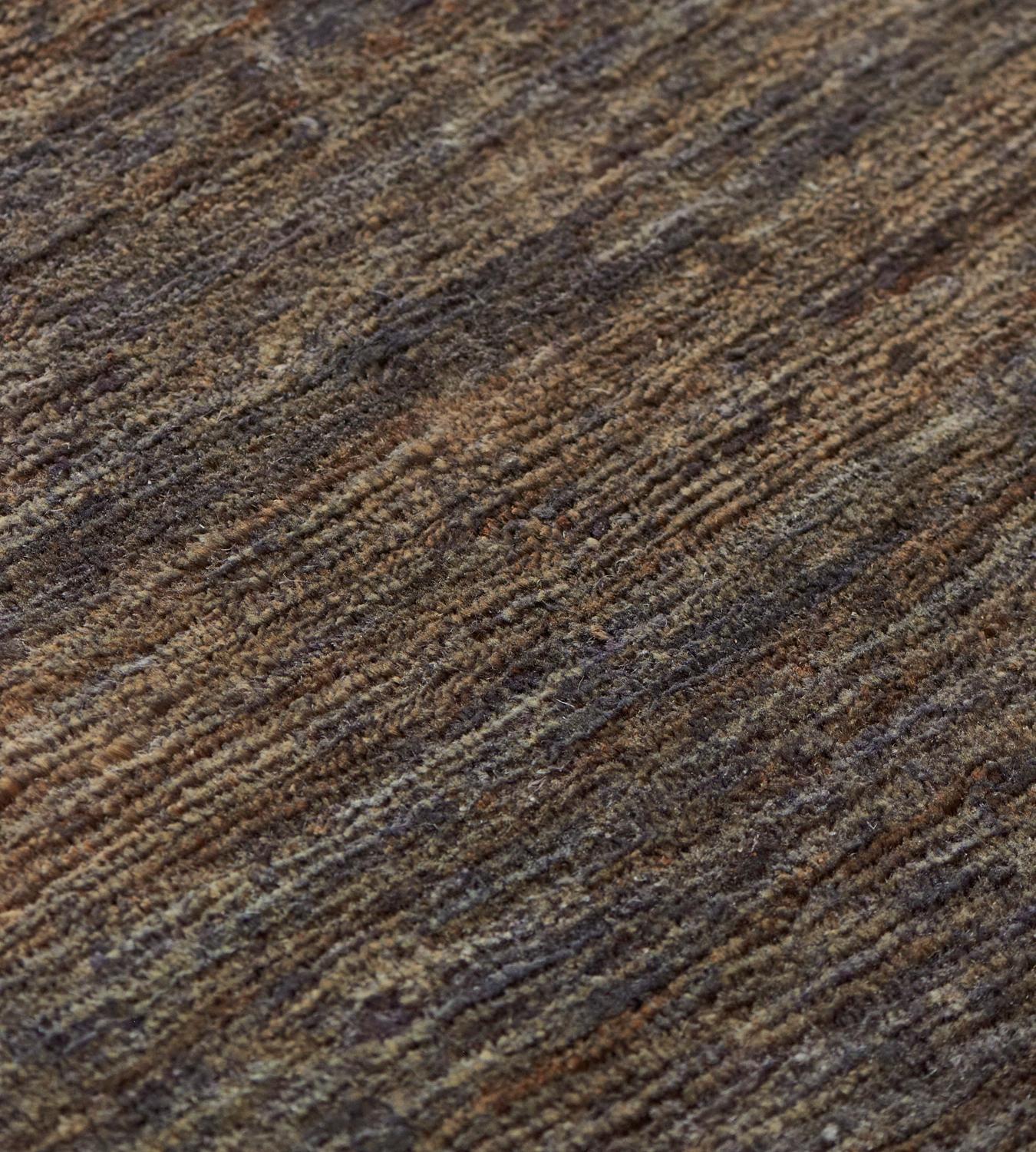 Fein geknüpfter Teppich mit weichem Saum (Hanf) im Angebot