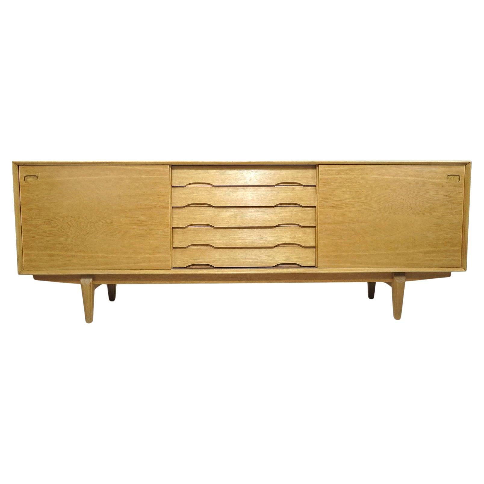 Credenza credenza danese in quercia bianca finemente restaurata