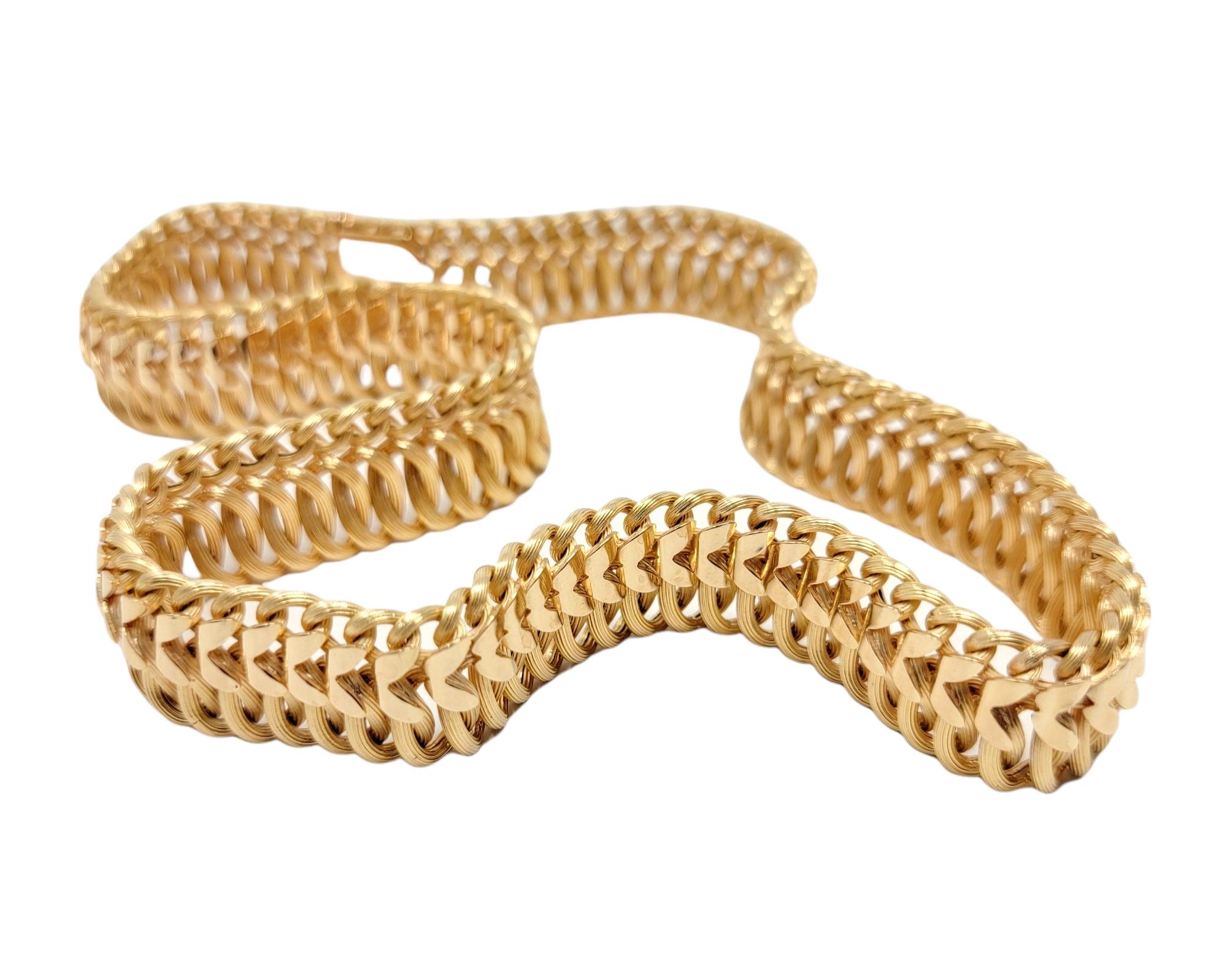 Contemporary Finely Ridged and Polished 18 Karat Yellow Gold Woven Link Necklace For Sale