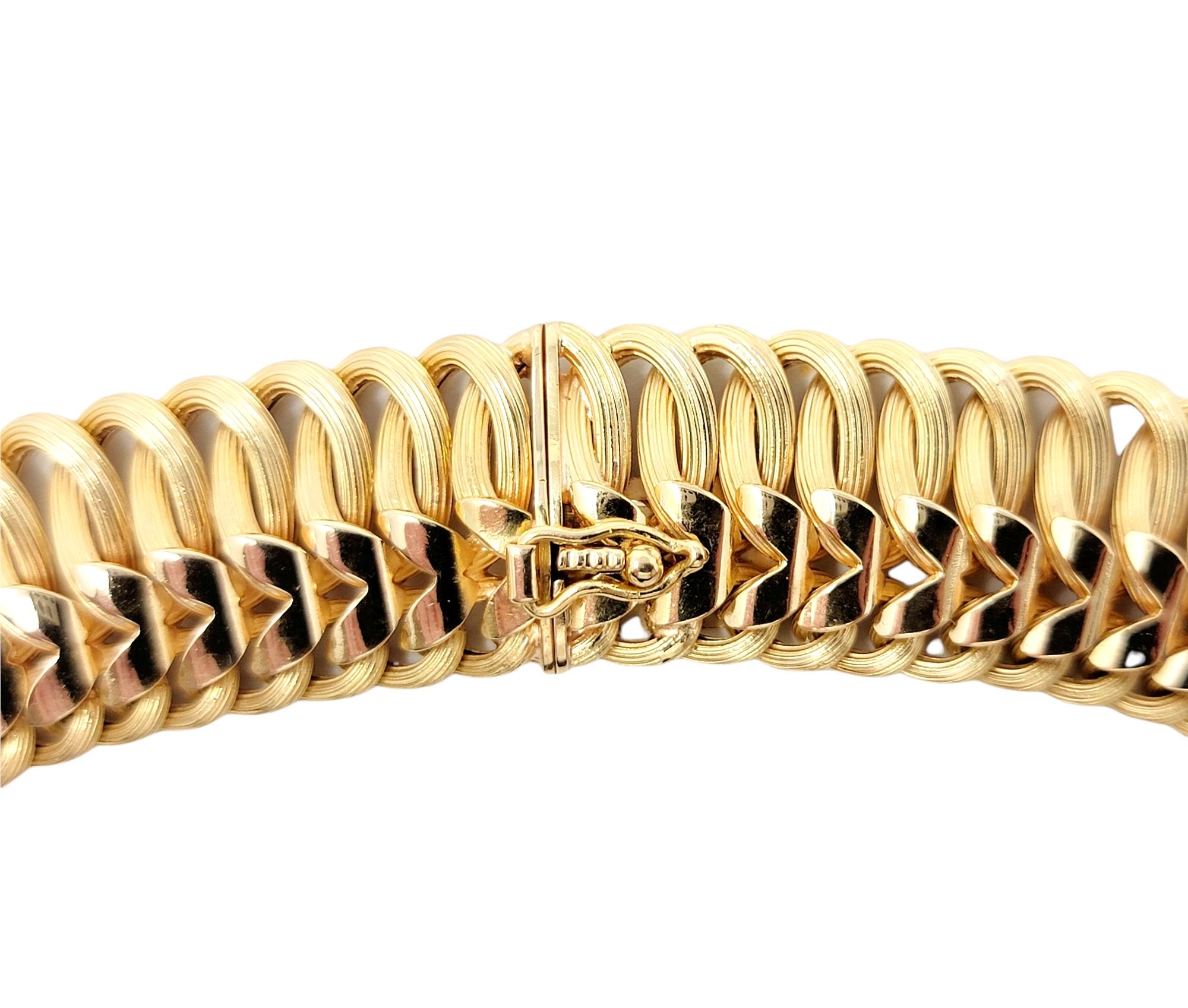 Finely Ridged and Polished 18 Karat Yellow Gold Woven Link Necklace In Good Condition For Sale In Scottsdale, AZ