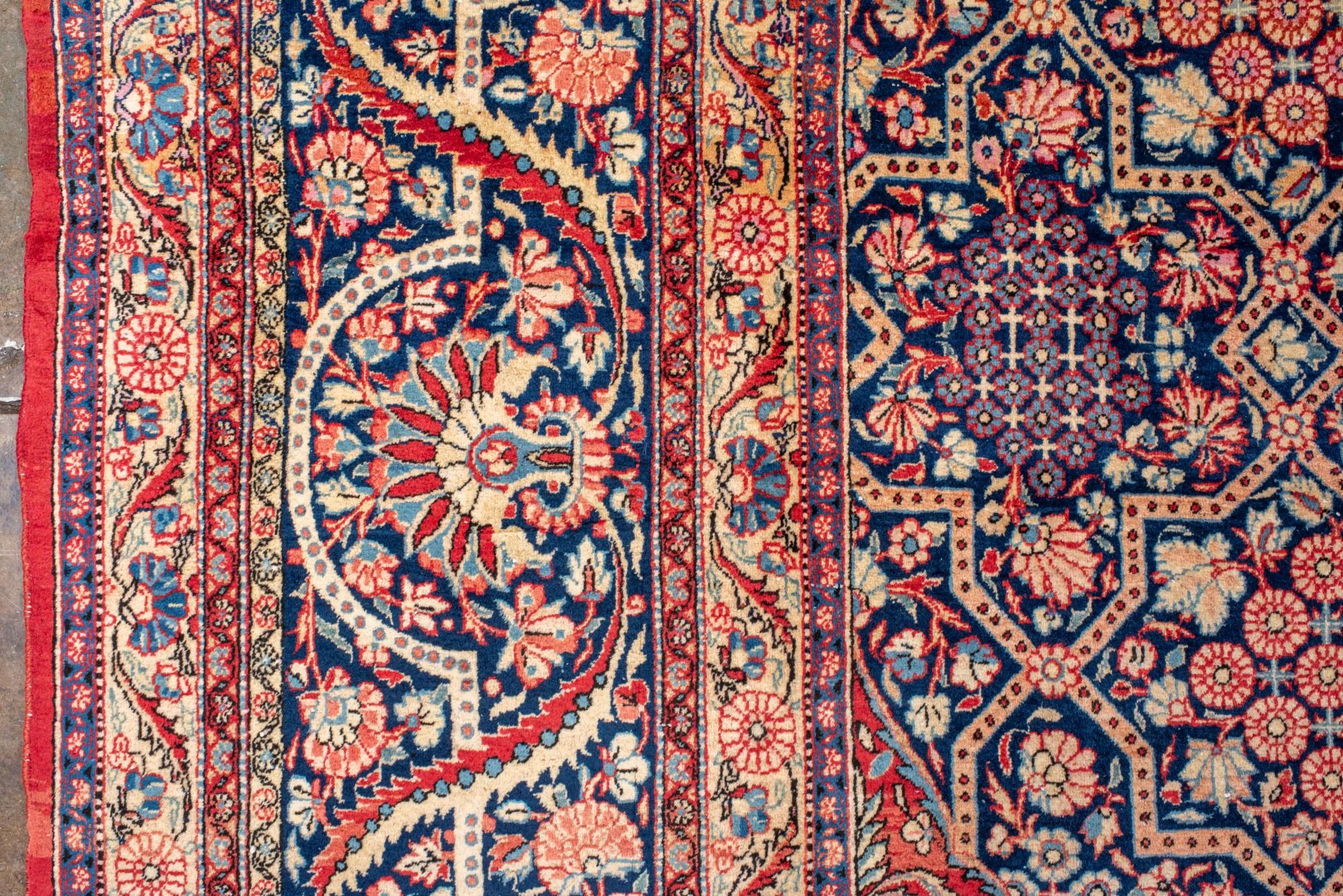 Kashan antico finemente tessuto con un medaglione smerlato In condizioni buone in vendita a New York, NY