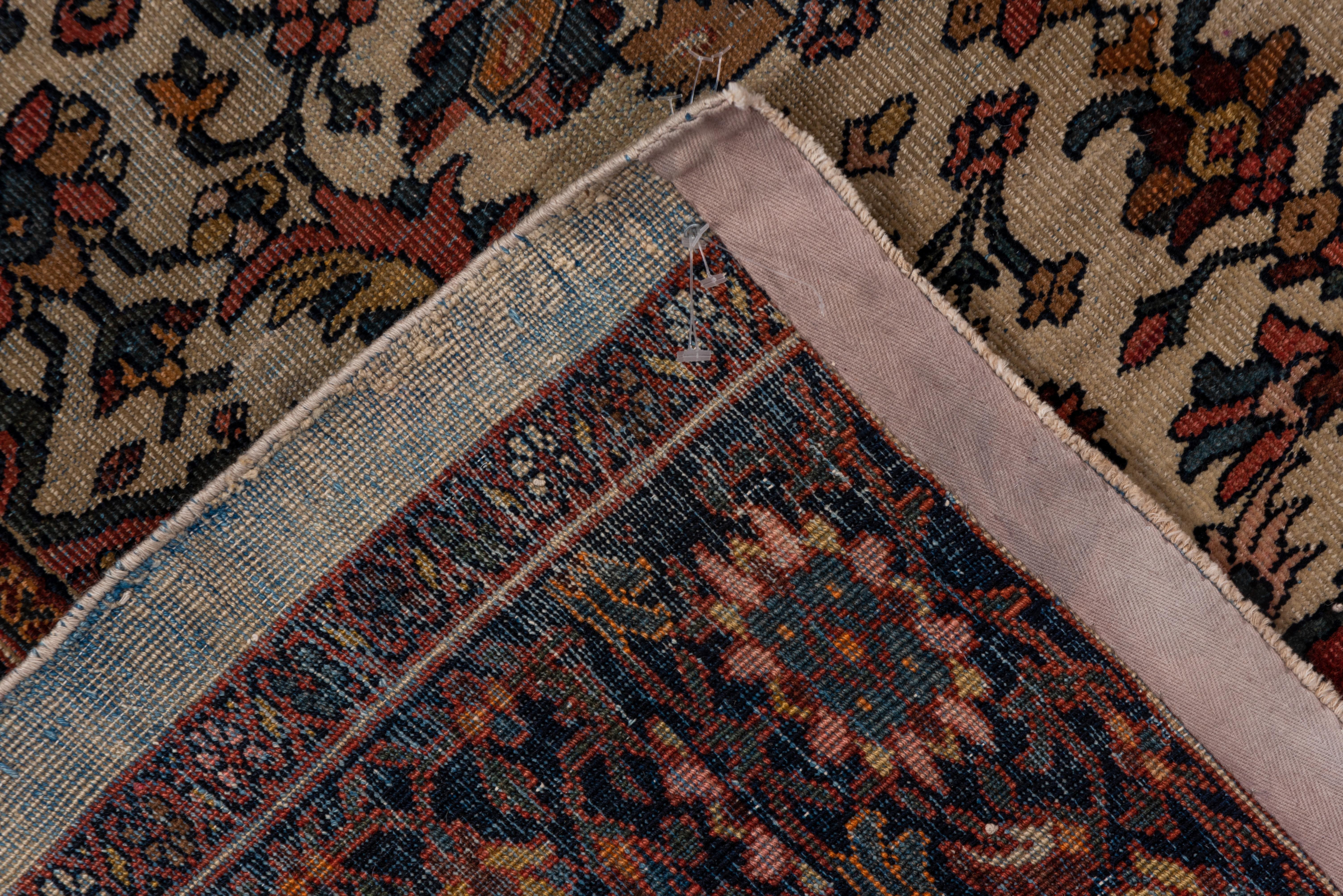 Fein gewebter antiker persischer Farahan Sarouk-Teppich, elfenbeinfarben, dunkle Bordüren (Frühes 20. Jahrhundert) im Angebot