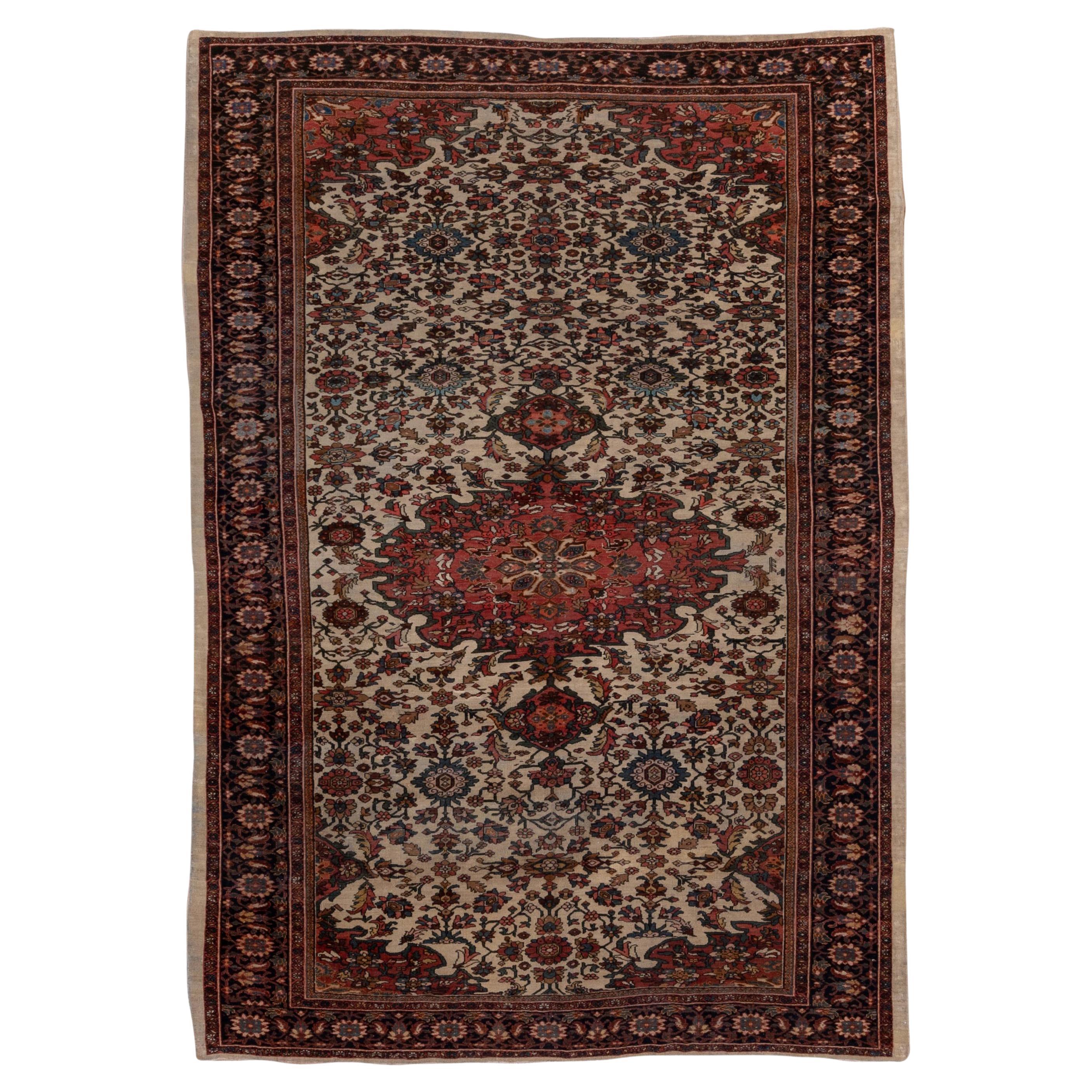 Fein gewebter antiker persischer Farahan Sarouk-Teppich, elfenbeinfarben, dunkle Bordüren im Angebot