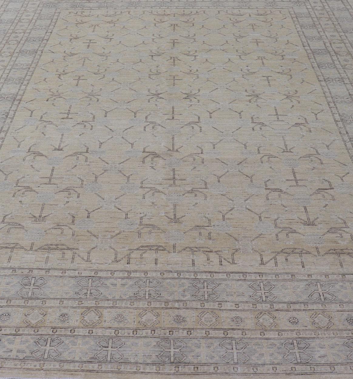 Fein gewebter Khotan-Teppich mit geometrischem All-Over-Muster von Keivan Woven Arts im Angebot 3