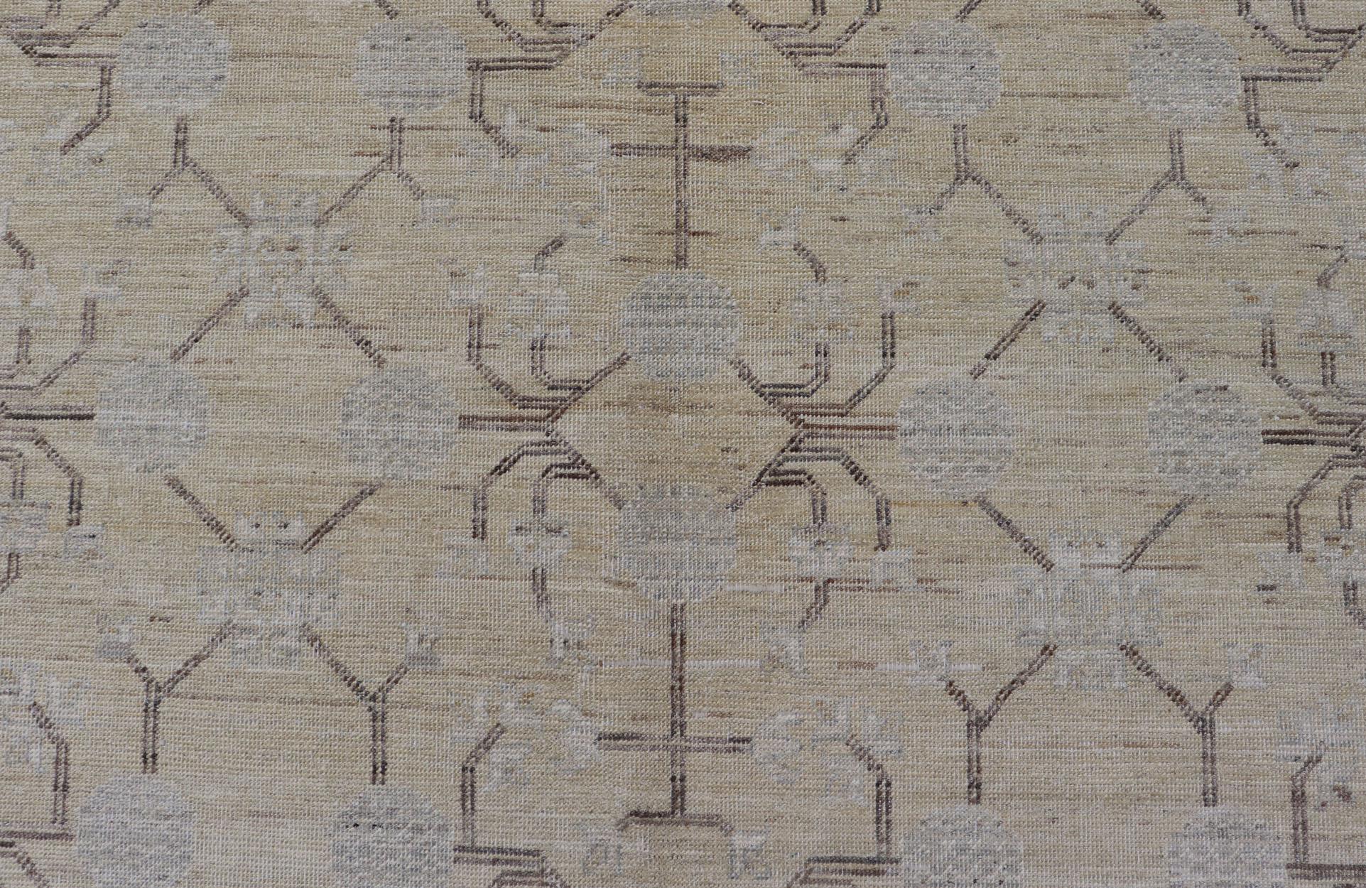 Fein gewebter Khotan-Teppich mit geometrischem All-Over-Muster von Keivan Woven Arts im Angebot 5