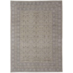 Tapis Khotan finement tissé avec un motif géométrique sur toute sa surface par Keivan Woven Arts