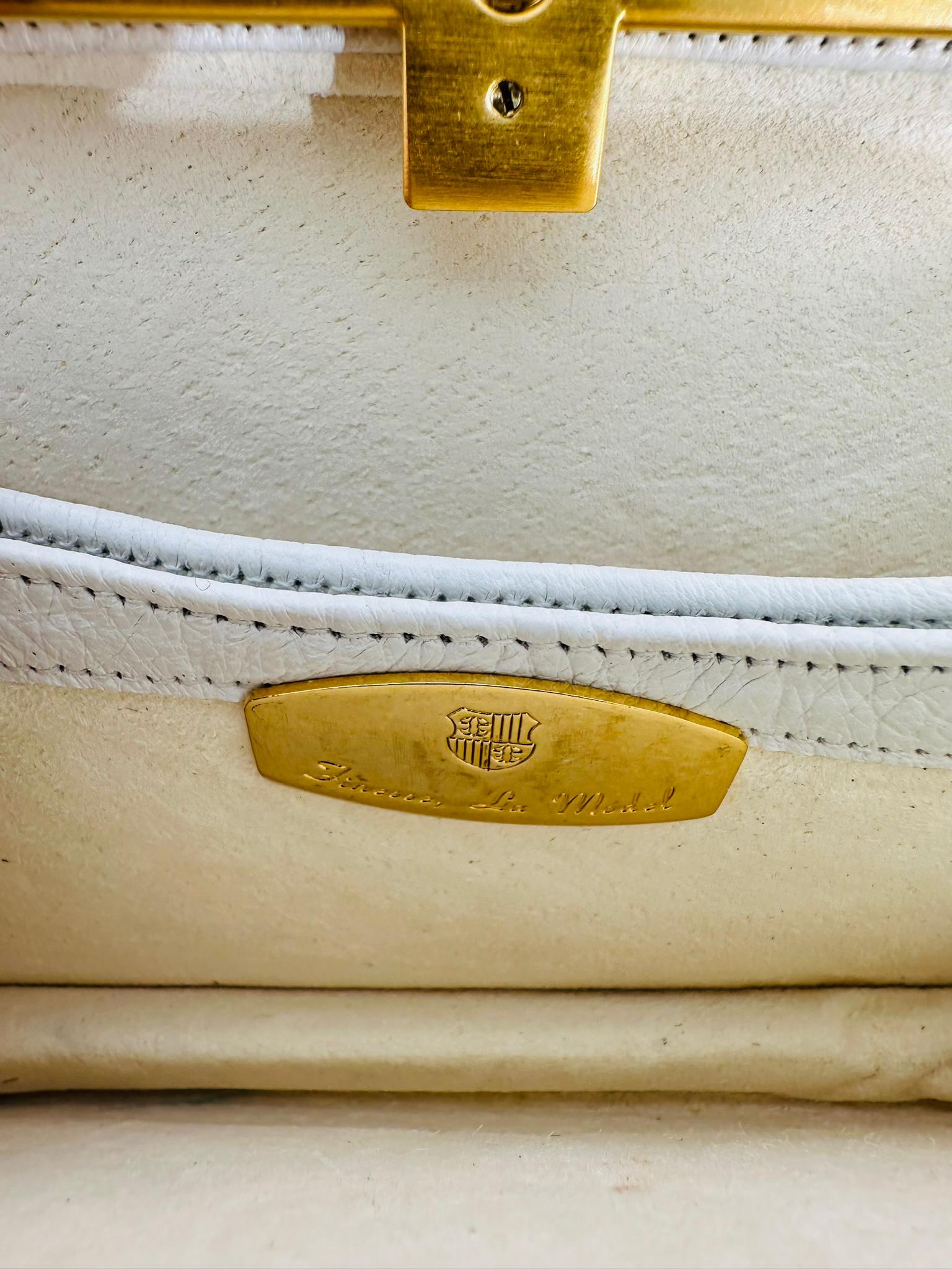 Finesse La Model White Ostrich Clutch Bag with Matte Gold Hardware 1990s For Sale 5