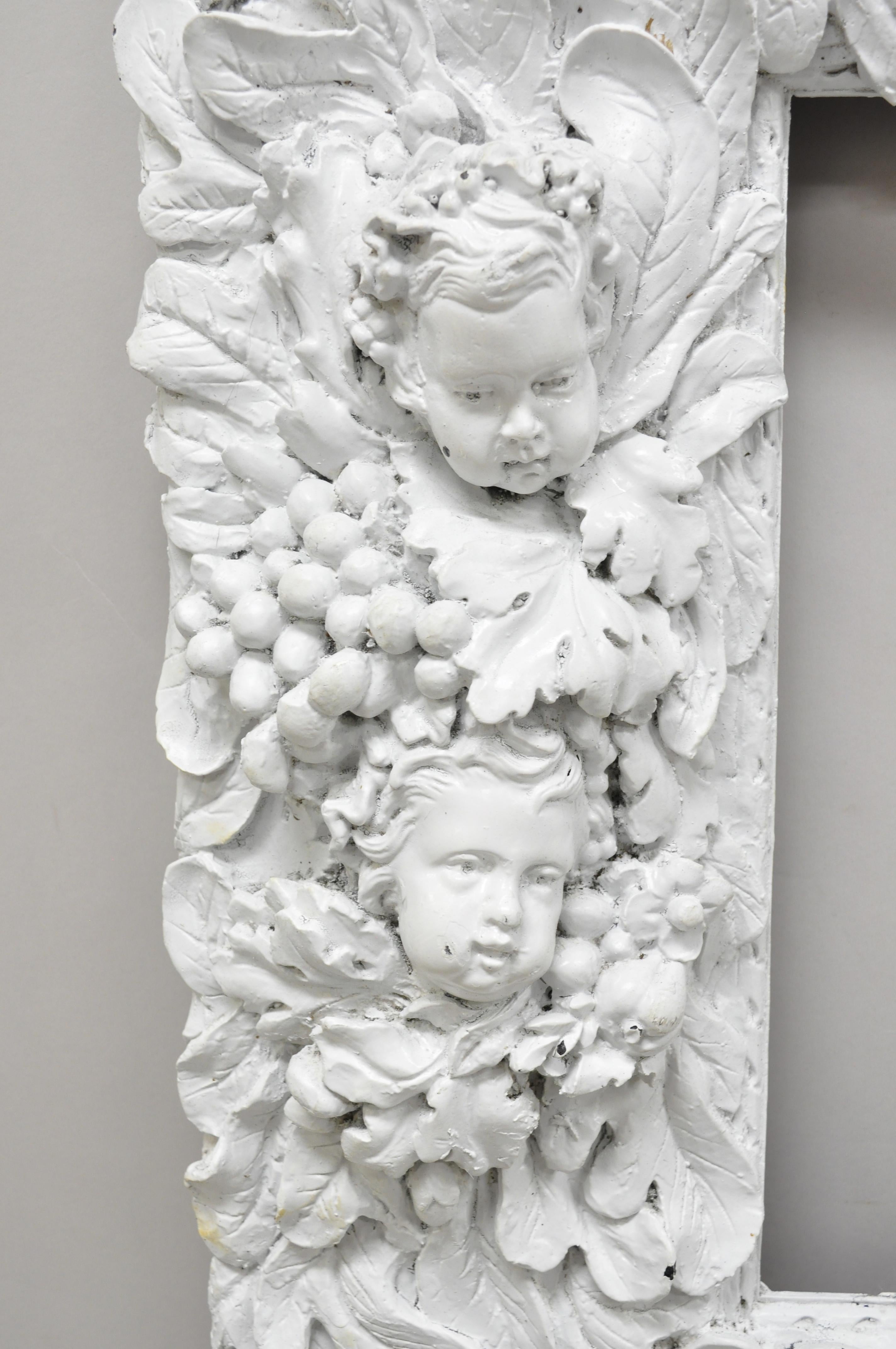 Original Rokoko Figurale Cherub Traubenvine Großer Glasfaser-Kunstrahmen von Finesse im Zustand „Gut“ im Angebot in Philadelphia, PA
