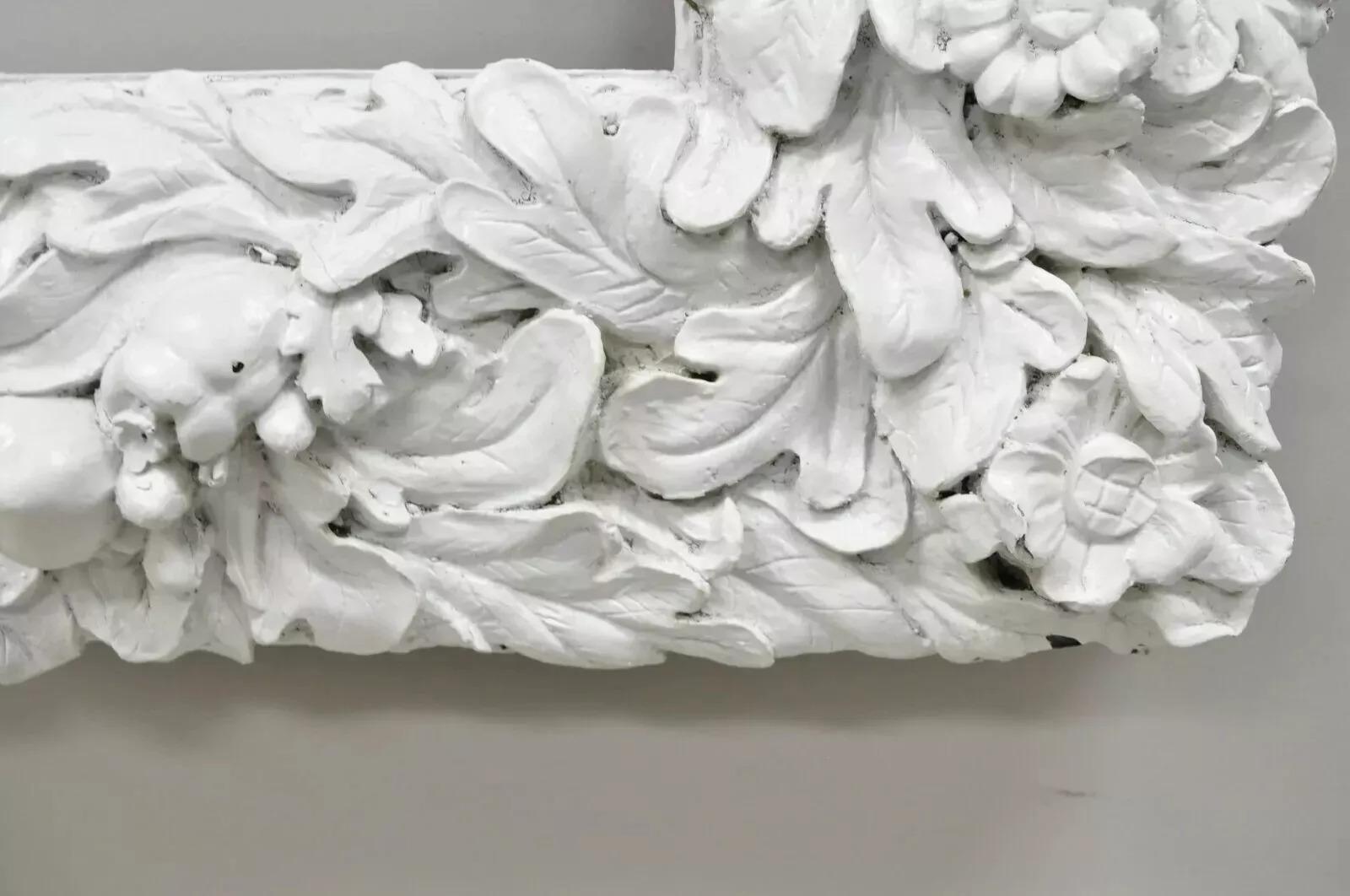 Finesse Originals Rococo Figural Cherubin Grapevine Grand cadre d'art en fibre de verre en vente 6