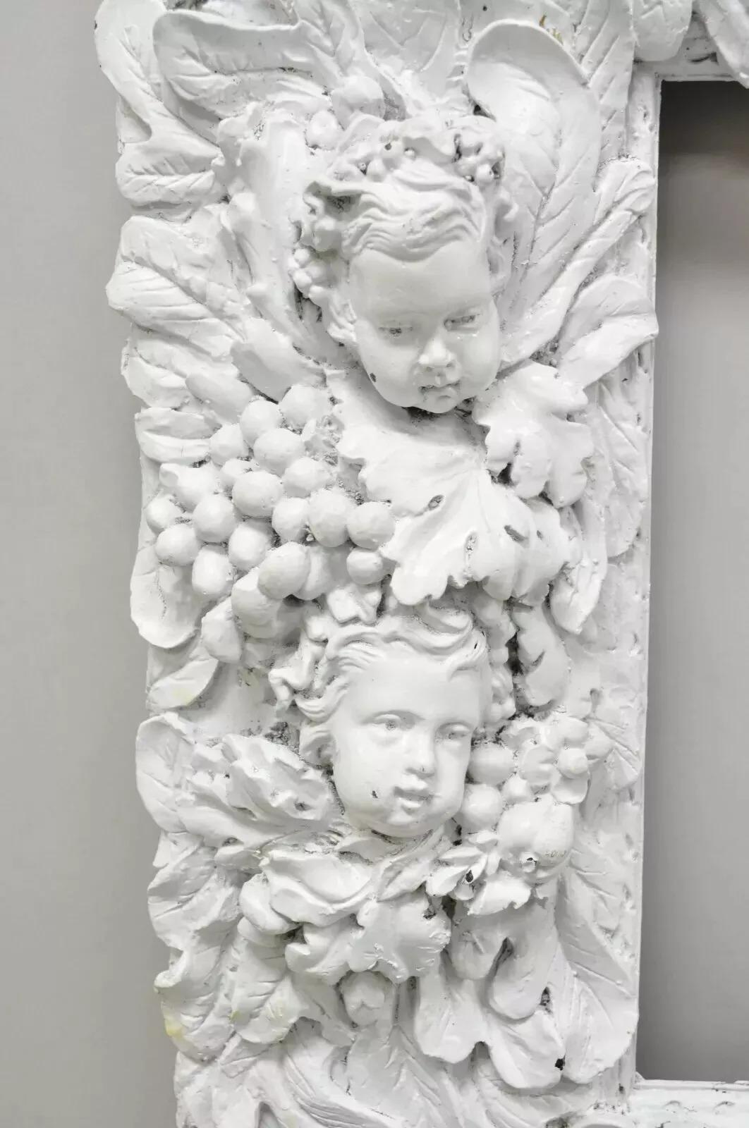 Inconnu Finesse Originals Rococo Figural Cherubin Grapevine Grand cadre d'art en fibre de verre en vente