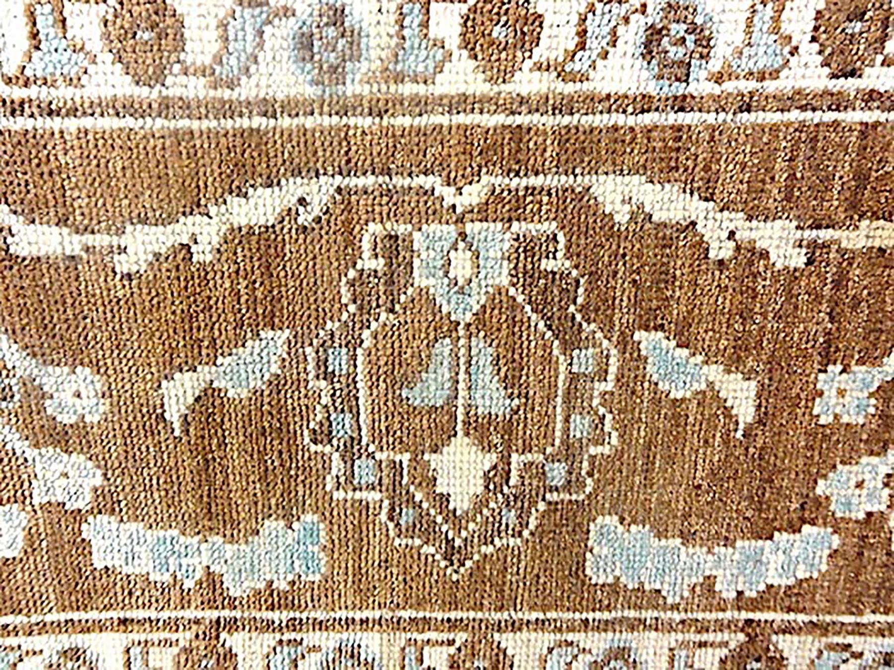 Feinster Angora-Oushak-Teppich in weichen Neutraltönen - handgeknüpfte Wolle (Türkisch) im Angebot