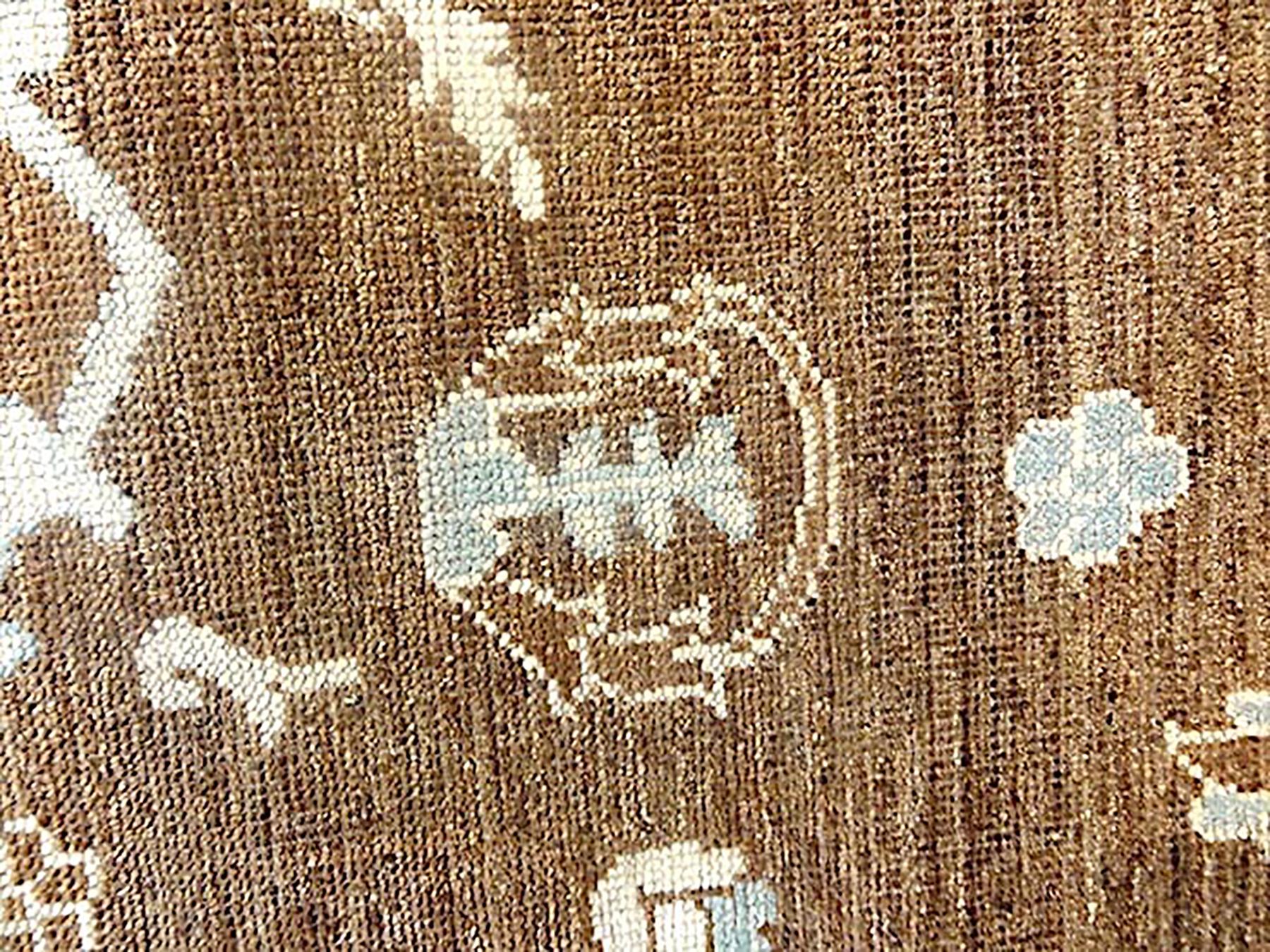 Feinster Angora-Oushak-Teppich in weichen Neutraltönen - handgeknüpfte Wolle (Handgeknüpft) im Angebot