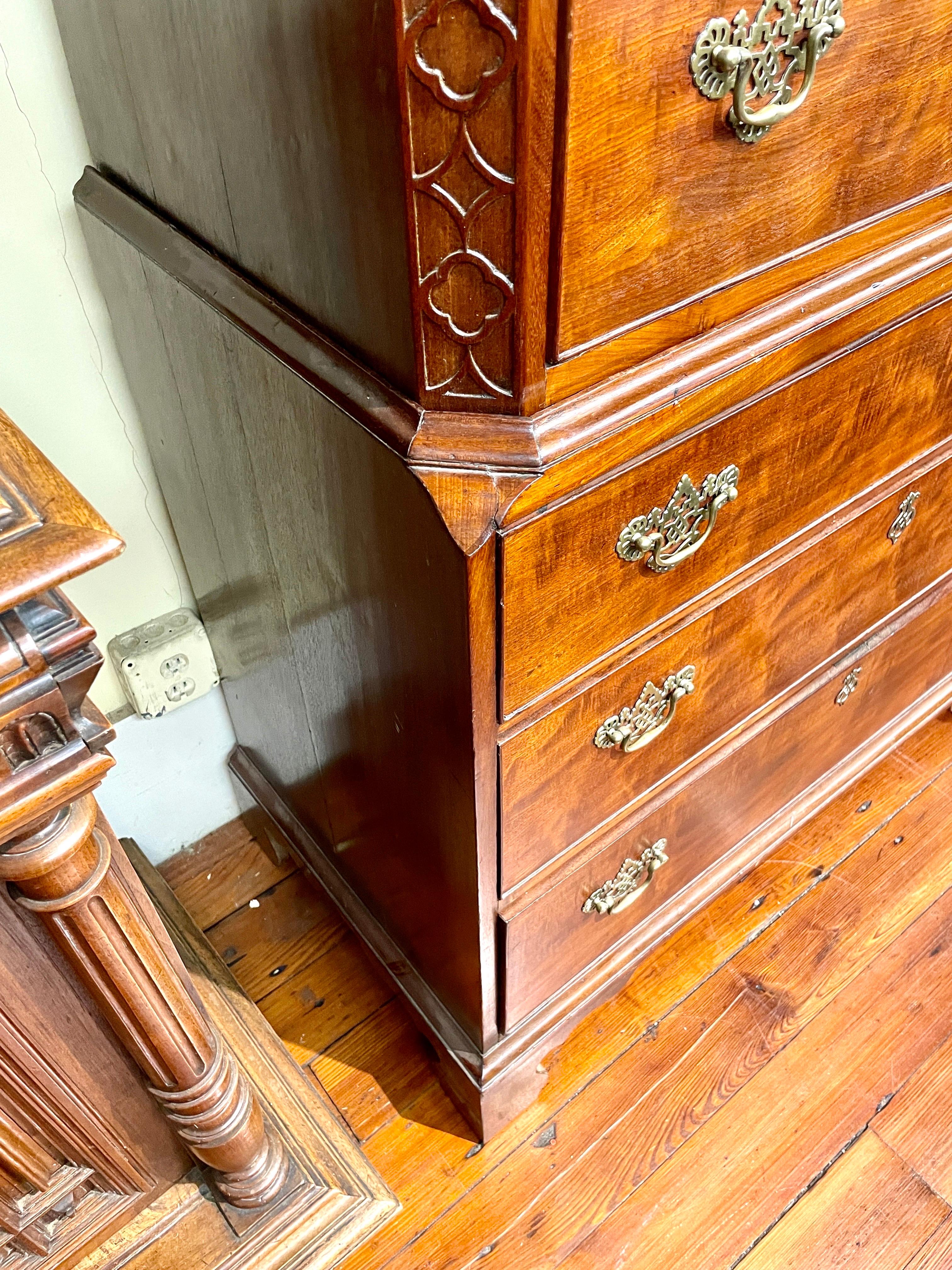 Finest Antique English Geo. III Figured Mahogany Chippendale Chest on Chest In Good Condition For Sale In Charleston, SC