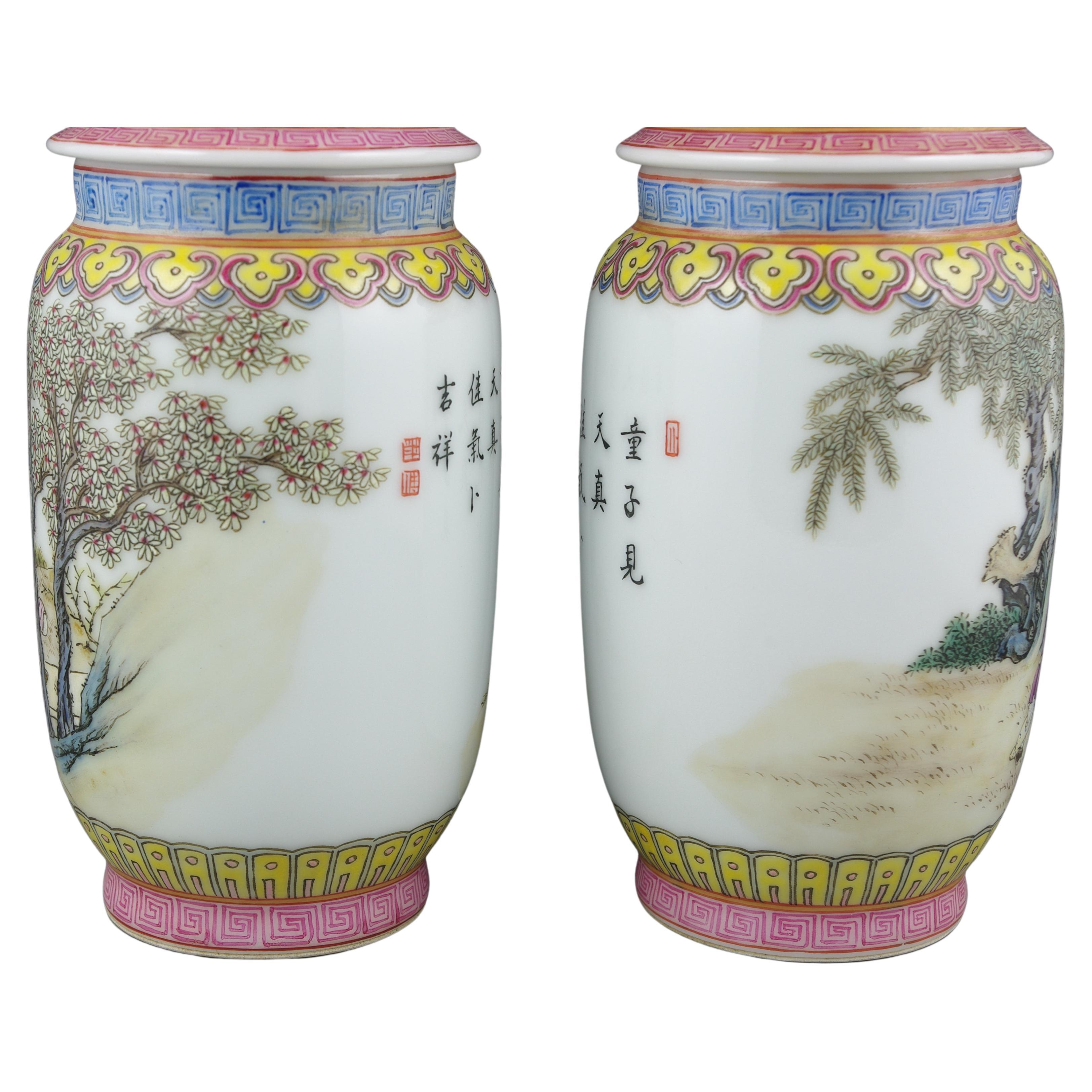 Finitions de jarres couvertes Fencai en porcelaine de Chine avec enfants jouant de style Qing 20c  en vente 4