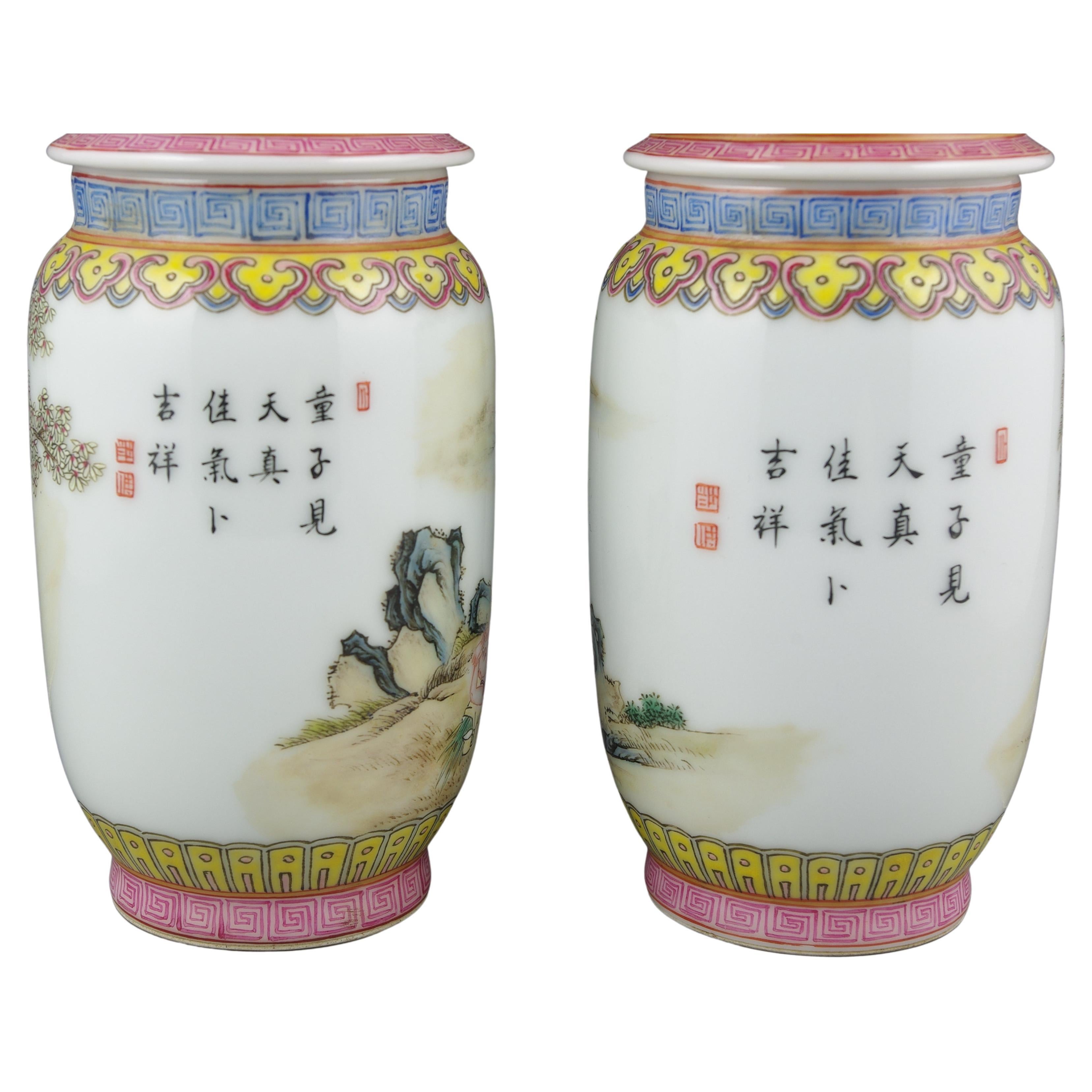 Finitions de jarres couvertes Fencai en porcelaine de Chine avec enfants jouant de style Qing 20c  en vente 5