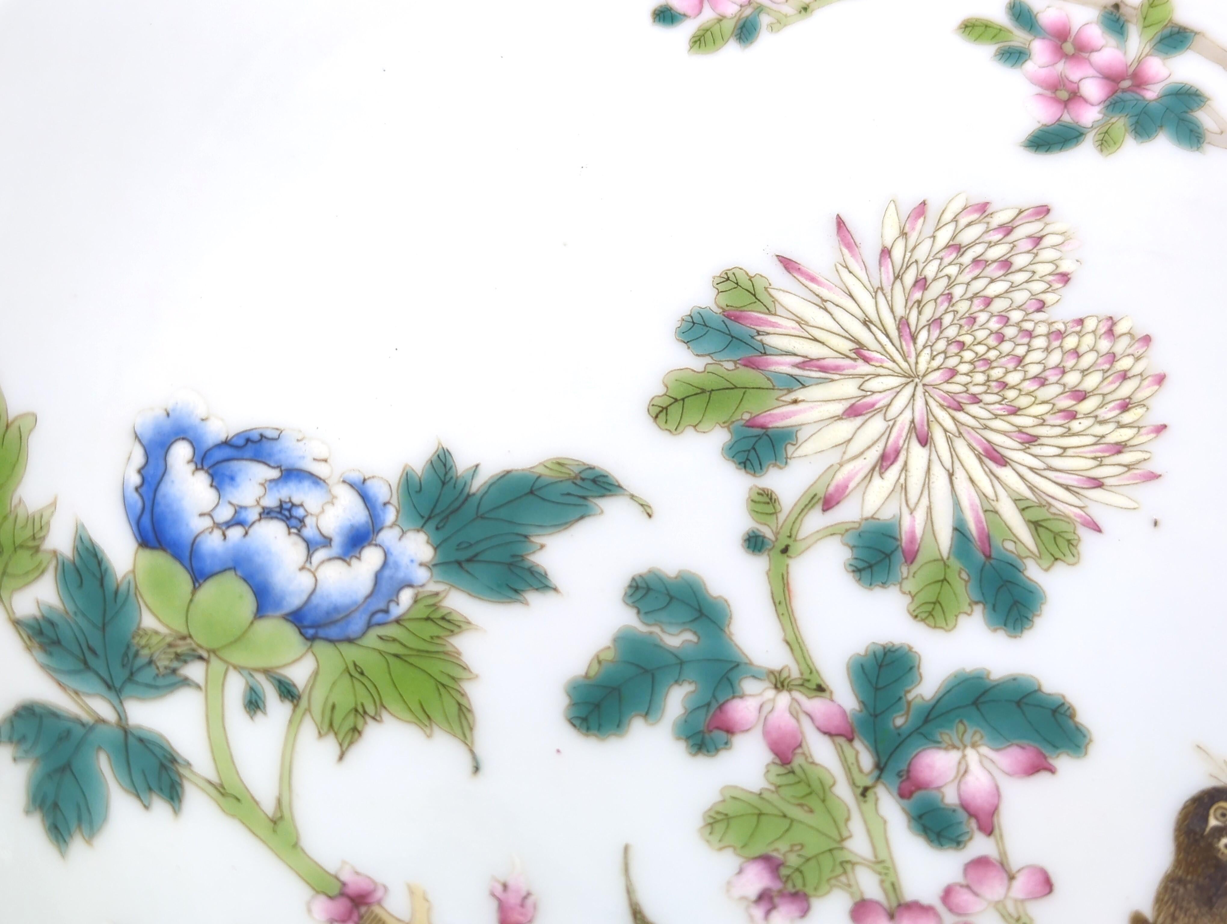20ième siècle Finition d'assiette en porcelaine chinoise Falangcai émaillée Birds Blossoms Republic ROC 20c  en vente