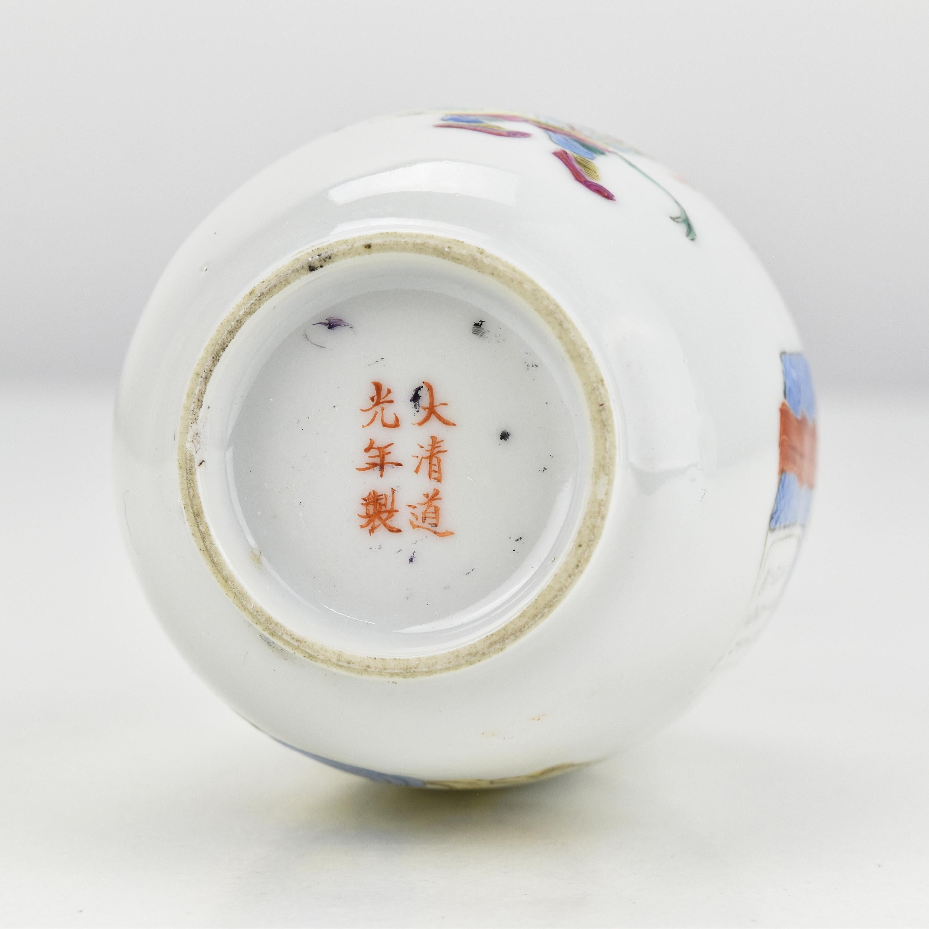 Finest Chinese Porzellan Famille Rose Vase Qing Daoguang Mark 19. Jahrhundert (Emaille) im Angebot