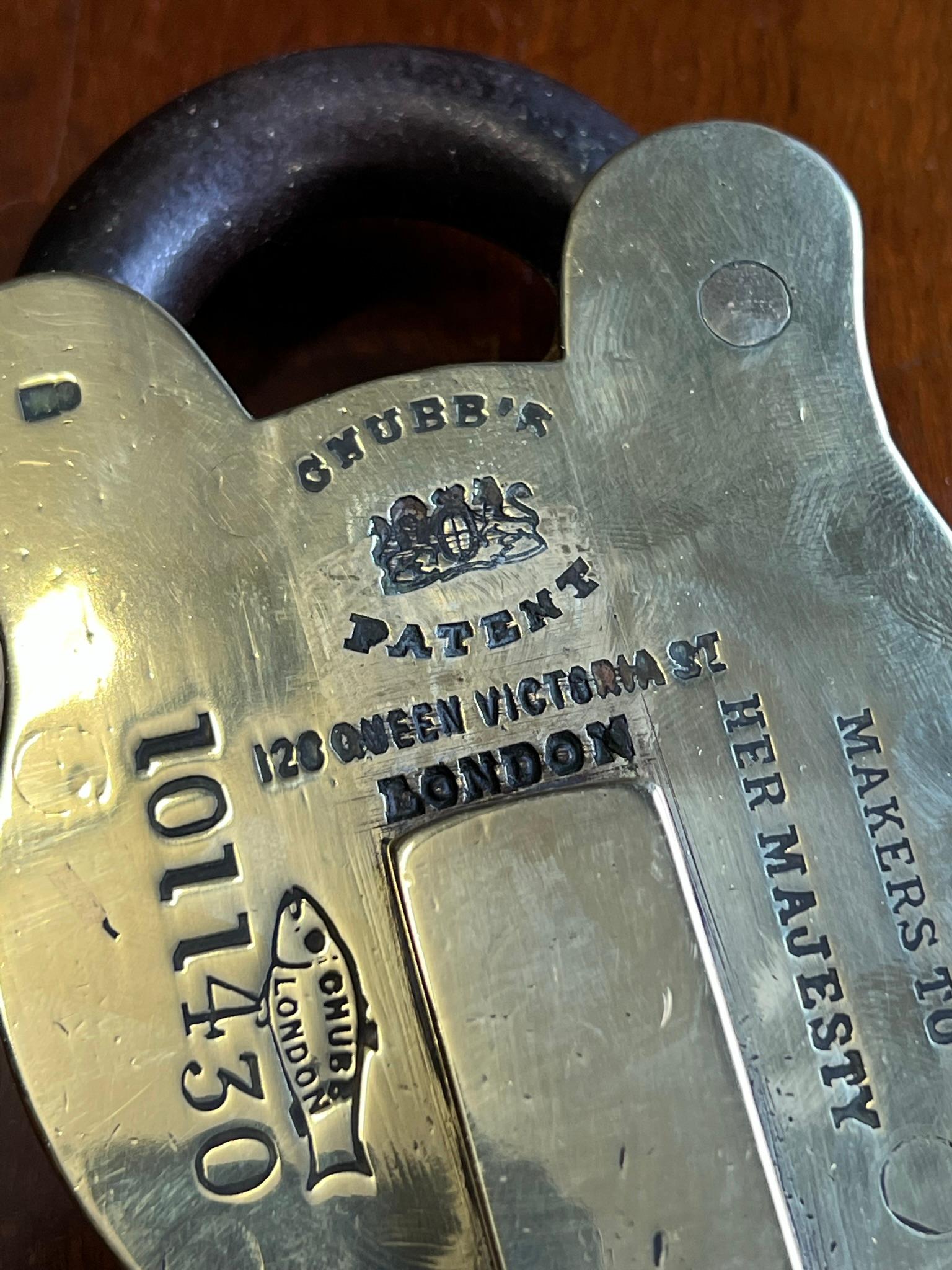 Finest Example Fully Hallmarked Chubbs Victorian Patent Padlock Original Key In Good Condition In West Sussex, Pulborough