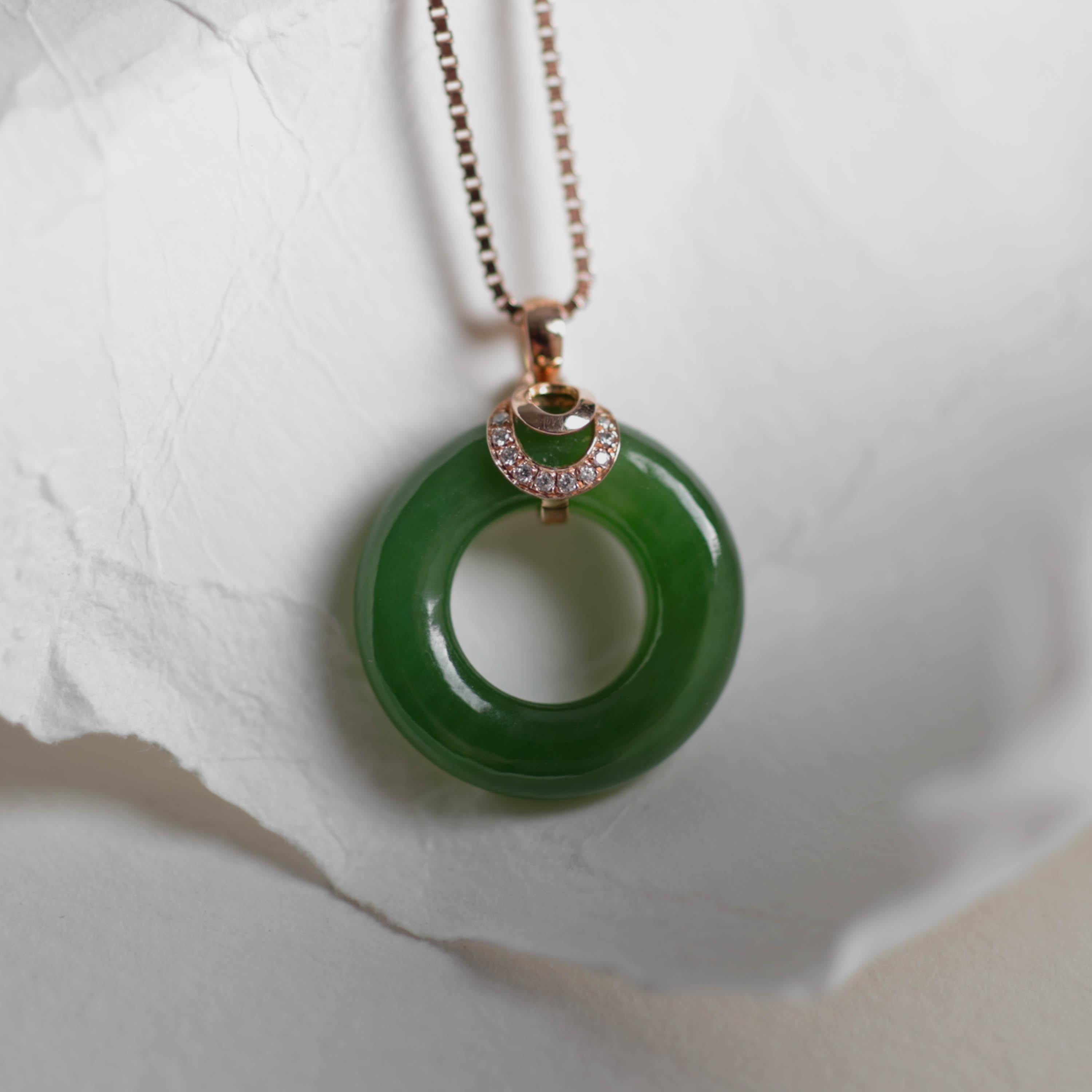 Finest Glassy Nephrite Donut Pendant In New Condition For Sale In Southbury, CT