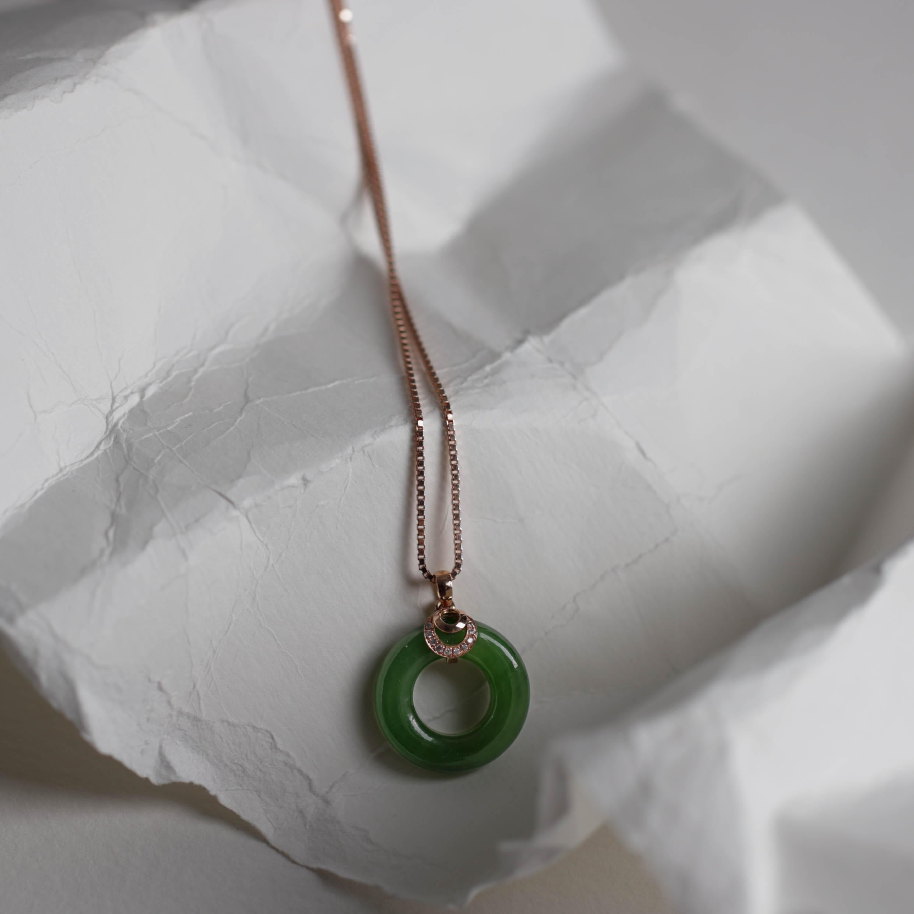 Pendentif Donut en néphrite de verre très fine en vente 3