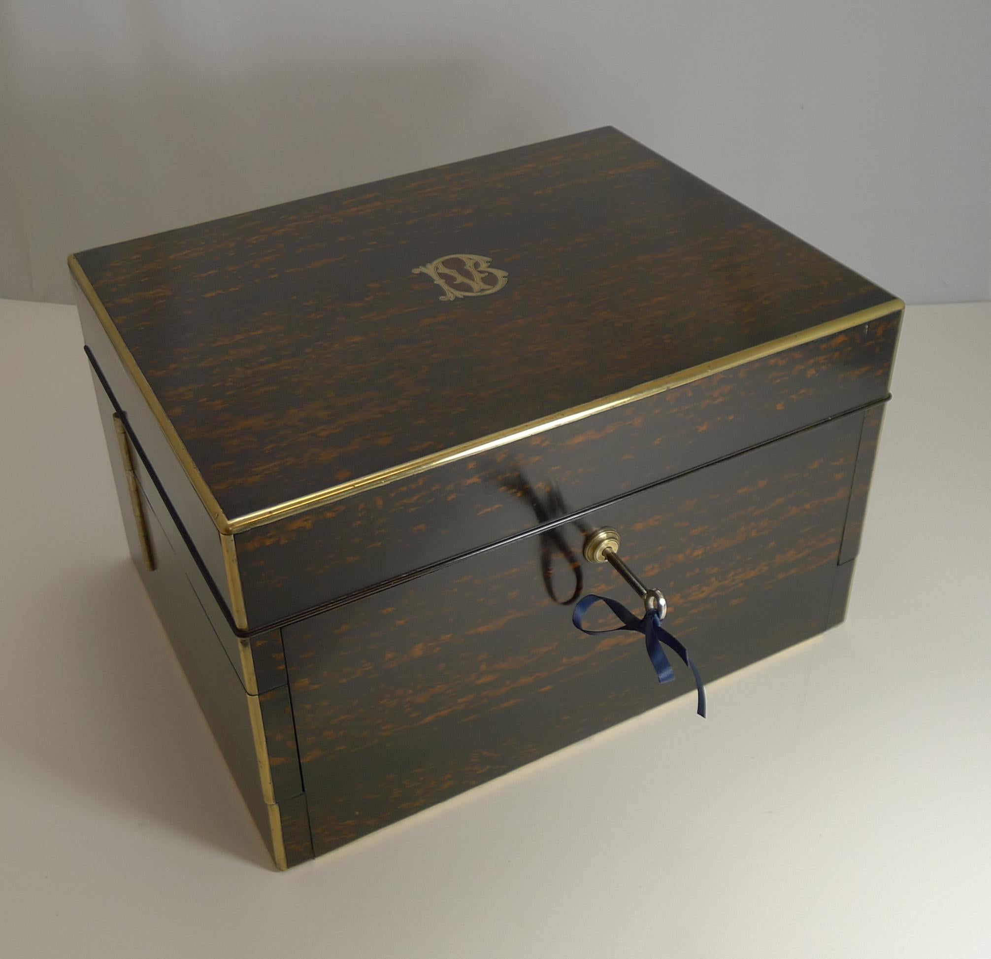 Finest Grand Large Antique English Coromandel Jewellery Box, circa 1860 In Good Condition In Bath, GB
