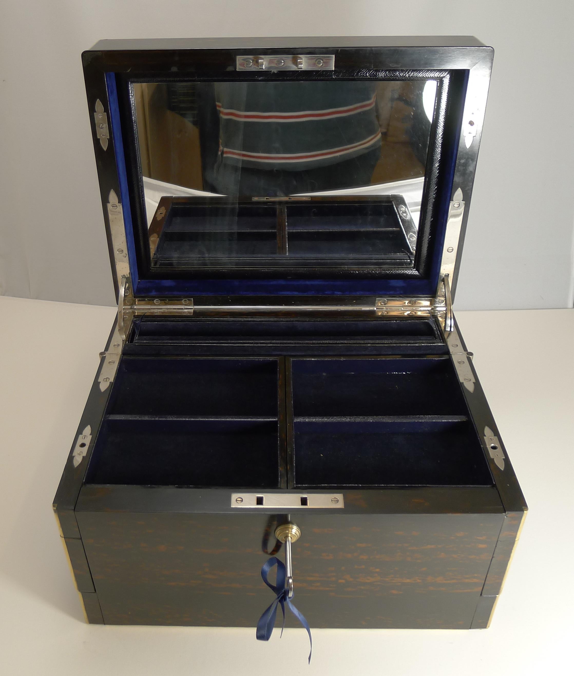 Mid-19th Century Finest Grand Large Antique English Coromandel Jewellery Box, circa 1860