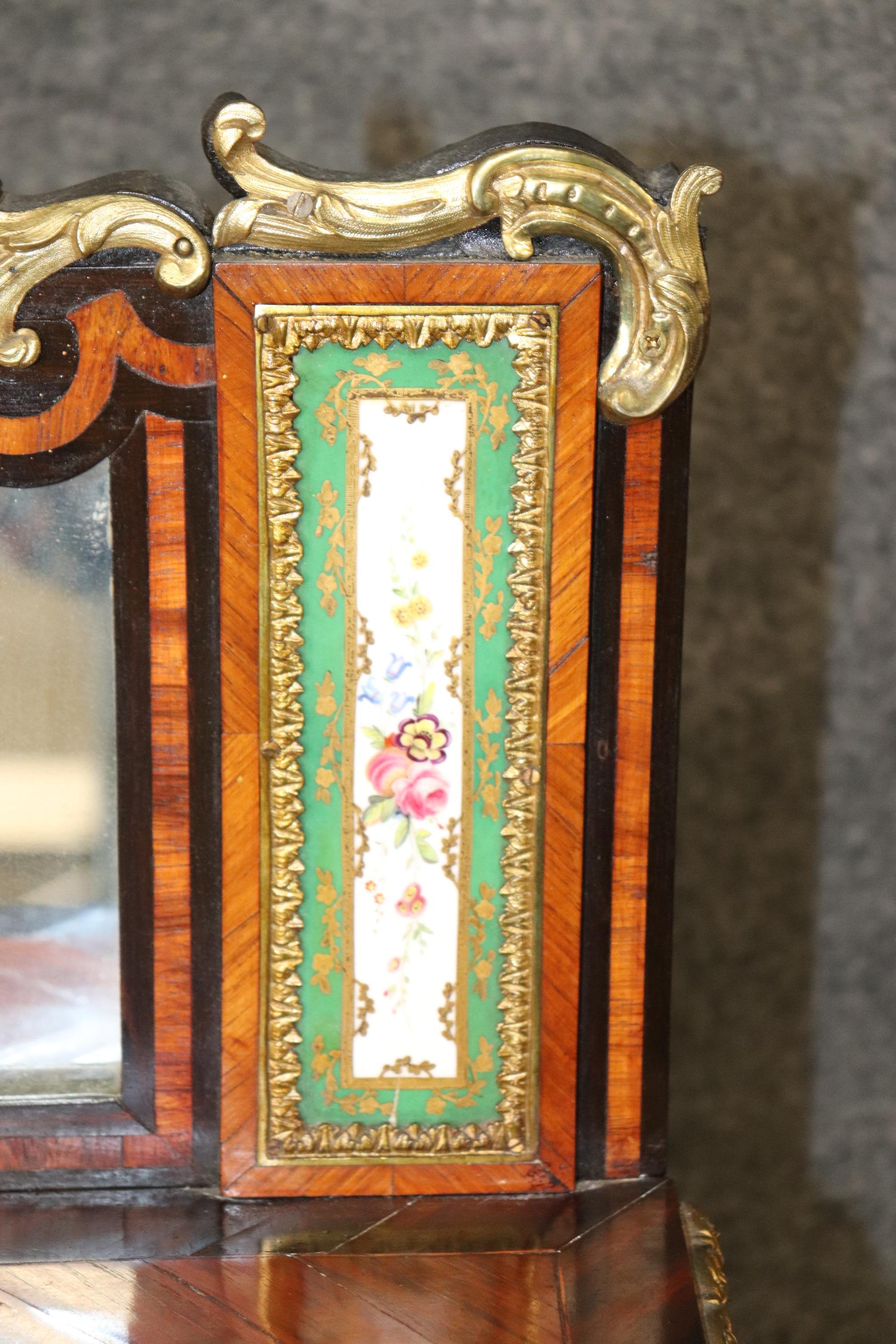 Antiker Damen-Schminktisch im Linke-Stil mit Porzellanplaketten und Bronzefiguren aus Bronze im Angebot 7