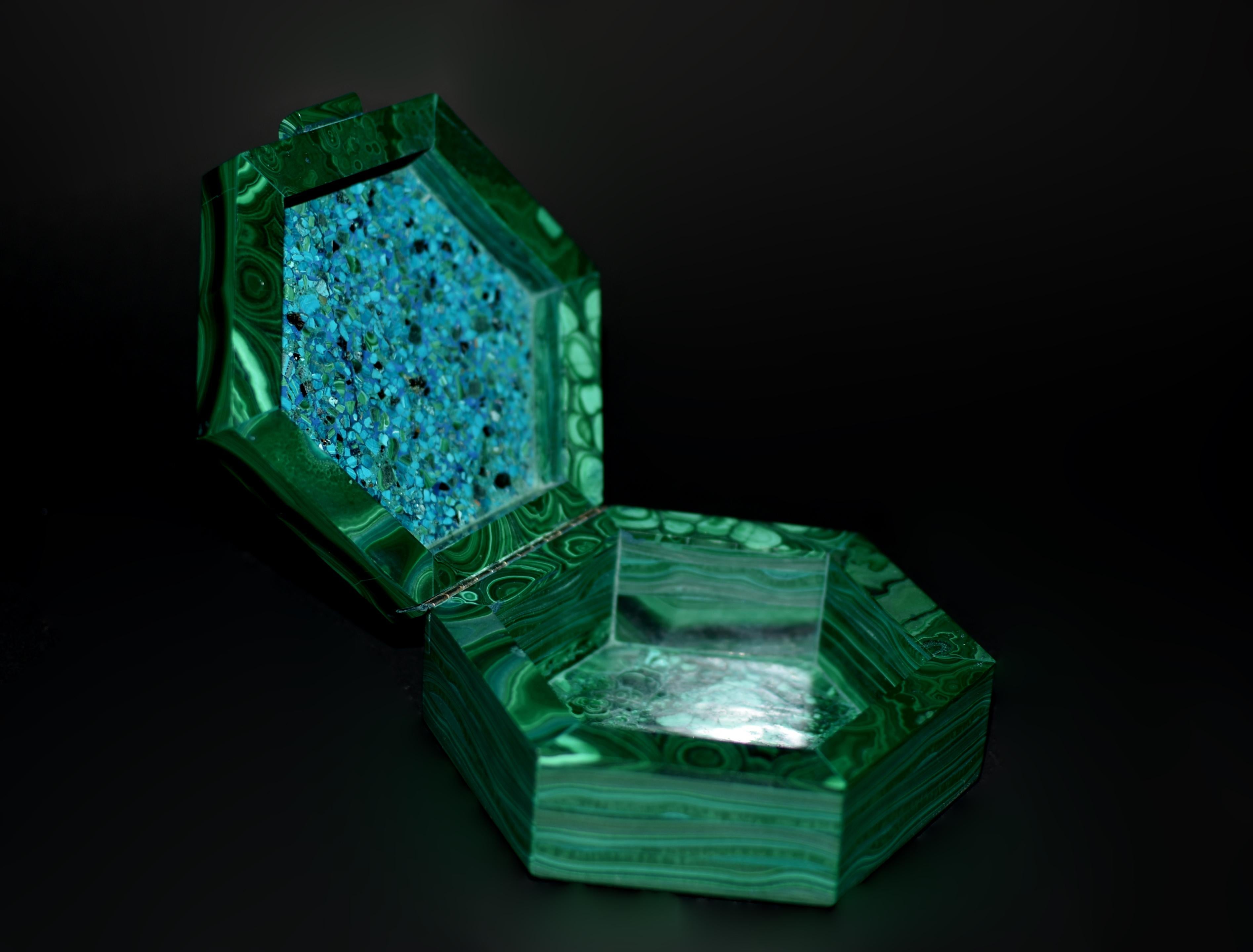Finísima Malaquita Natural Caja Piedra Preciosa Alto Diseño en Excelente estado para la venta en Somis, CA