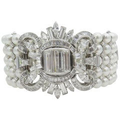 Bracelet en platine avec perles et diamants de qualité supérieure qui se transforme en broche