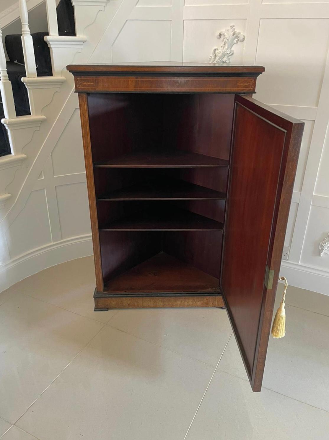 English Finest Quality 19th Century Victorian Antique Inlaid Walnut Corner Cabinet For Sale