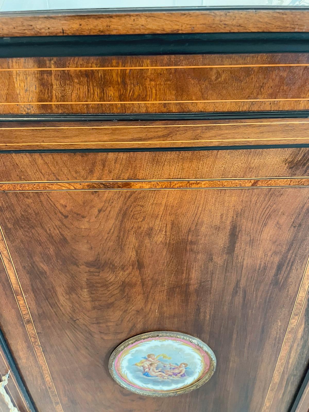 Finest Quality 19th Century Victorian Antique Inlaid Walnut Corner Cabinet For Sale 2
